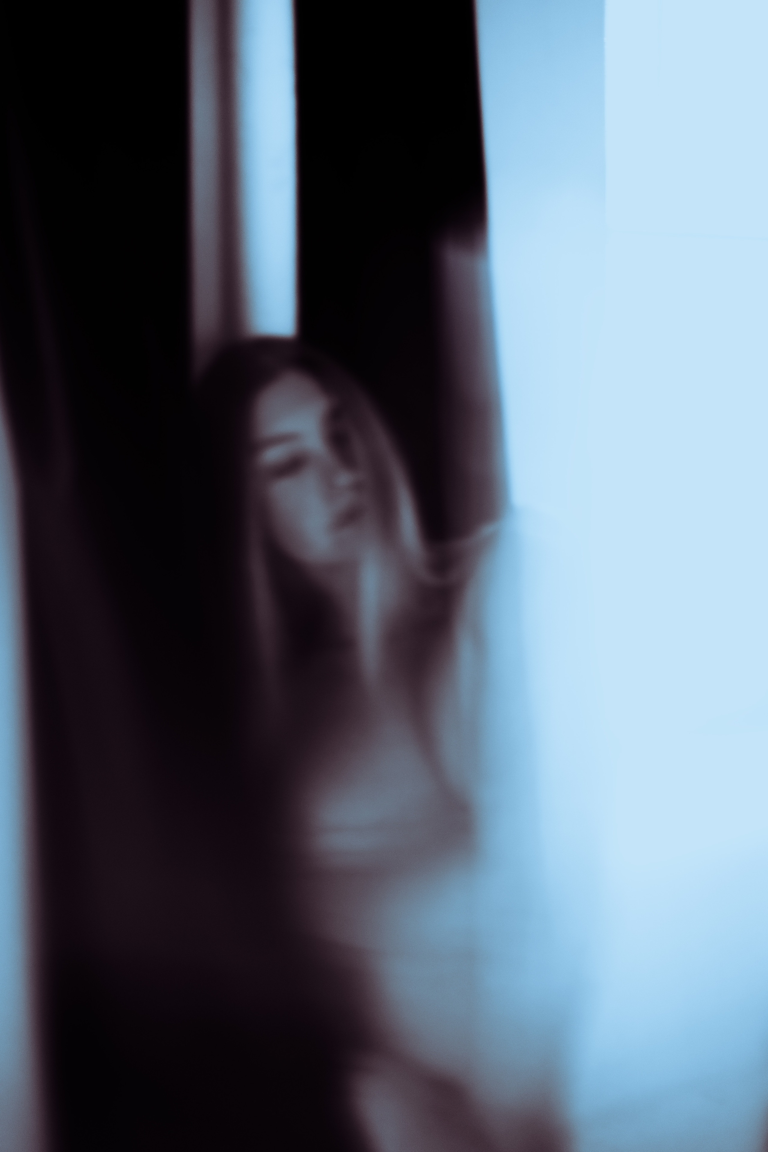 Магическая фотосессия с призрачным образом красивой девушки, мягко обнажающейся за шторой, создает впечатление мистического ритуала. Фотограф: Alexander Veselkov - Photographer | AV.