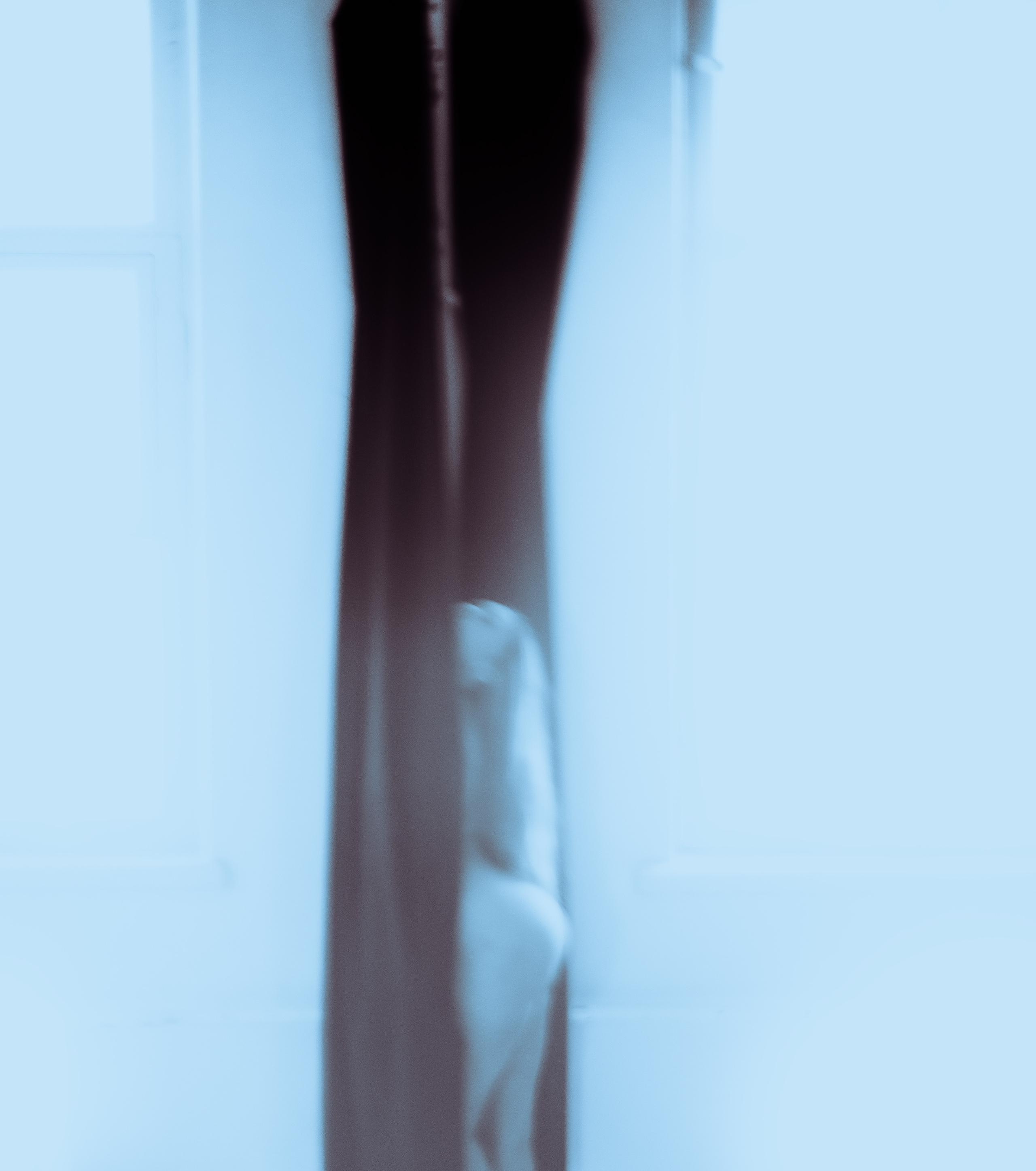 Уникальный образ призрачной девушки в авторской фотосессии, за которой таится заинтриговывающая штора, окутывая ее загадочностью. Автор: Alexander Veselkov - Photographer | AV.