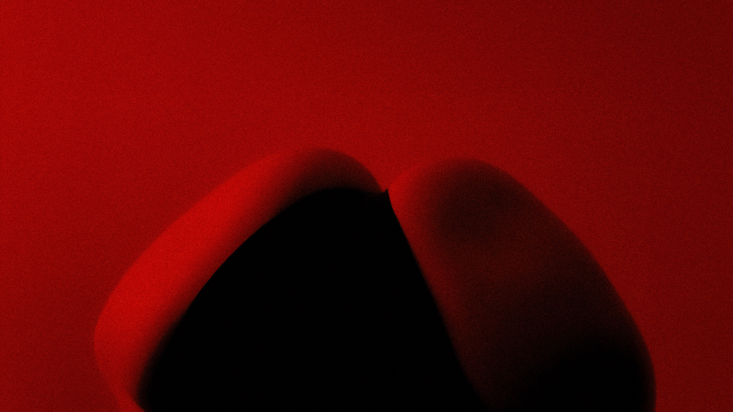 Возбуждающие фотографии с частями тела в красной комнате, создающие сексуальный образ. Фотограф: Alexander Veselkov - Photographer| AV