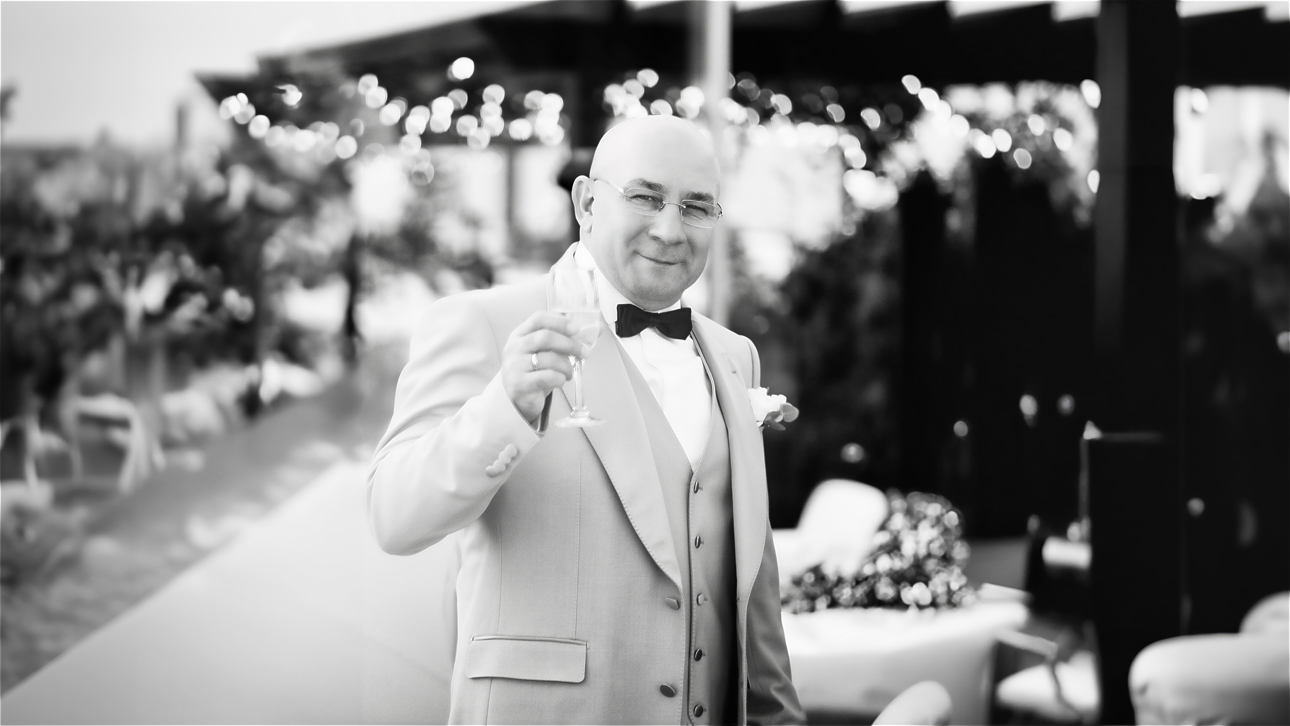 Теплый свадебный репортаж, окутанный трепетными моментами и улыбками, сохраняет воспоминания на долгую память. Автор: Alexander Veselkov - Photographer | AV.