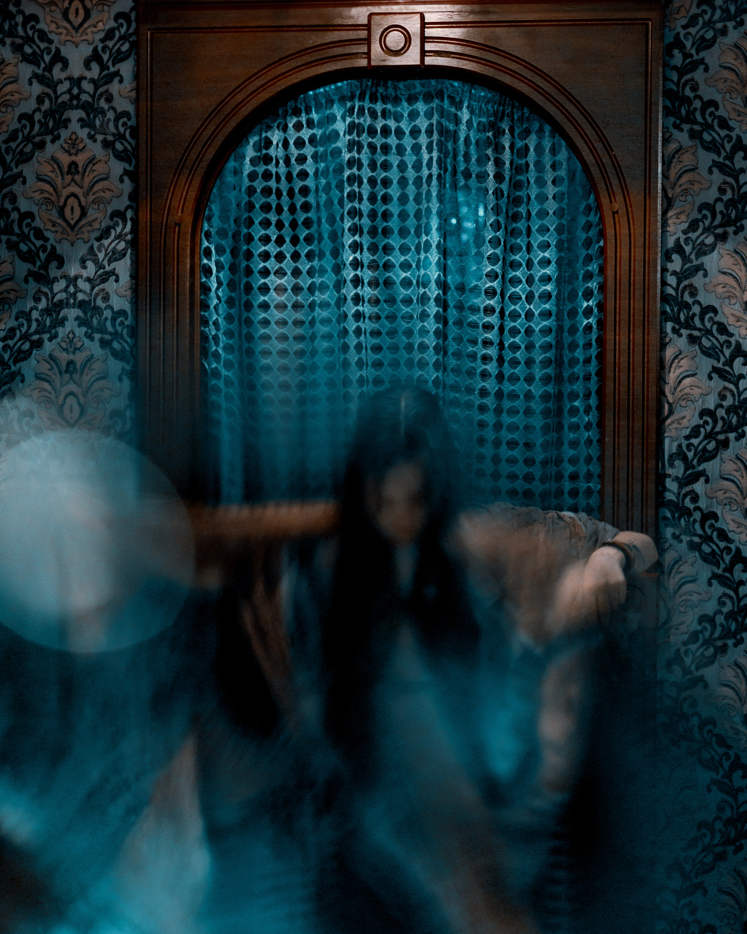 Удивительная фотосессия с восточными нотами в индийском кафе "Кашмир" для чарующей девушки, воплощающей магическую атмосферу. Фотограф: Alexander Veselkov - Photographer | AV.