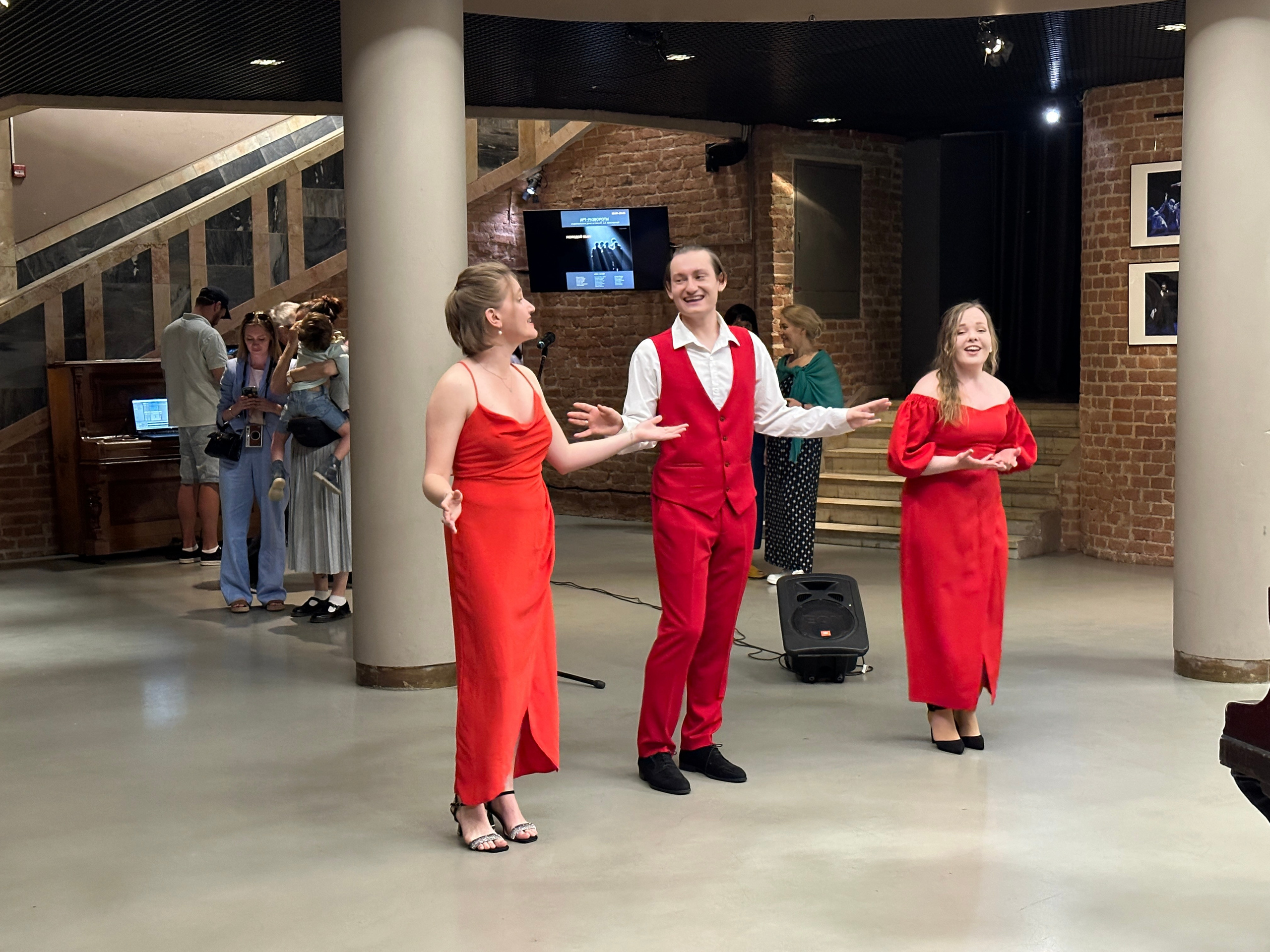 МОЛОДОЙ ТЕАТР. Reportage, architectural, fine art photographer Lena Melnikova in Moscow