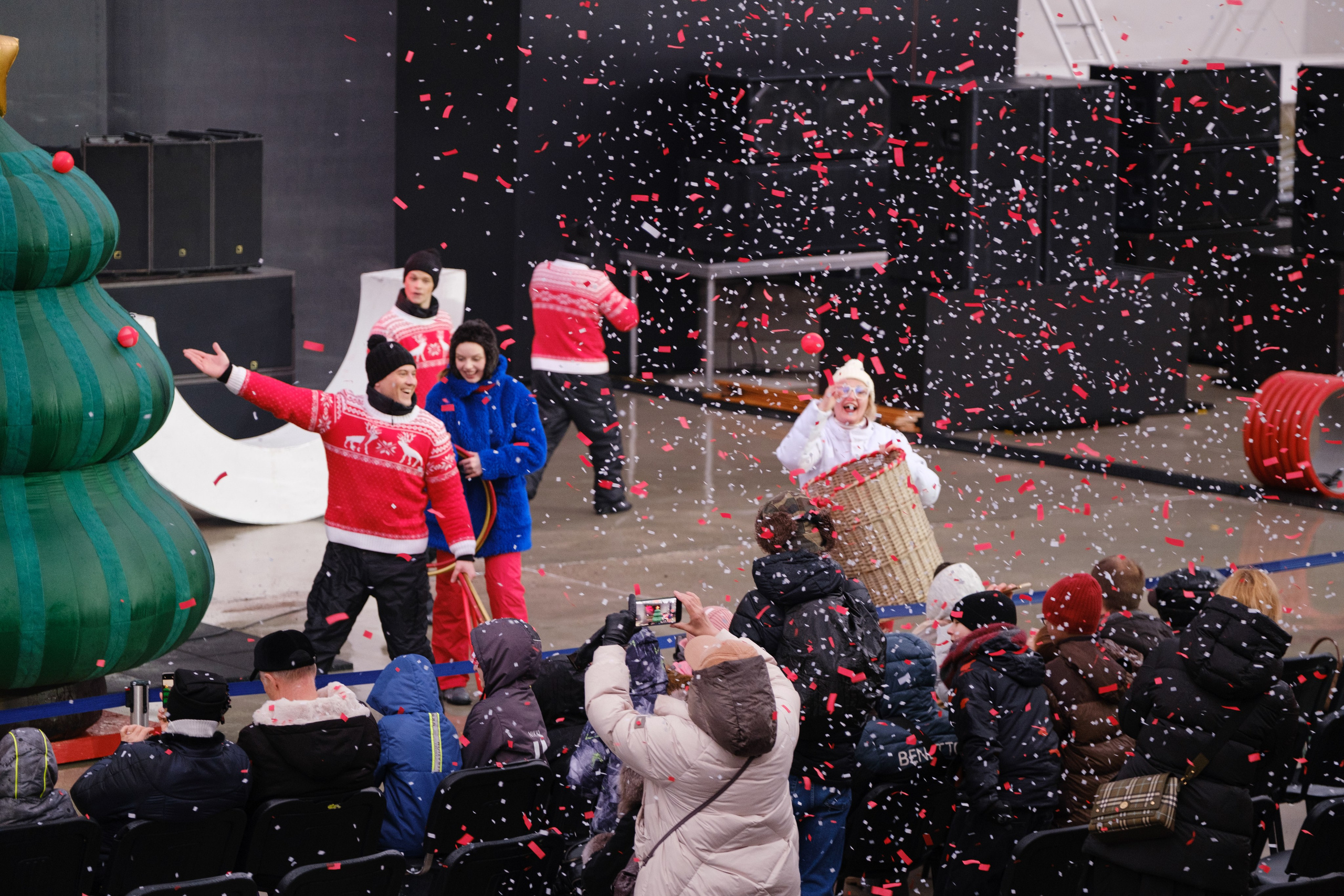 Новогодний репортаж из парка «Новый Херсонес» | Фотограф Илья Желдак. Профессиональная фотосъемка в Крыму. Натуральные эмоции и живые кадры. Забронируйте дату прямо сейчас!