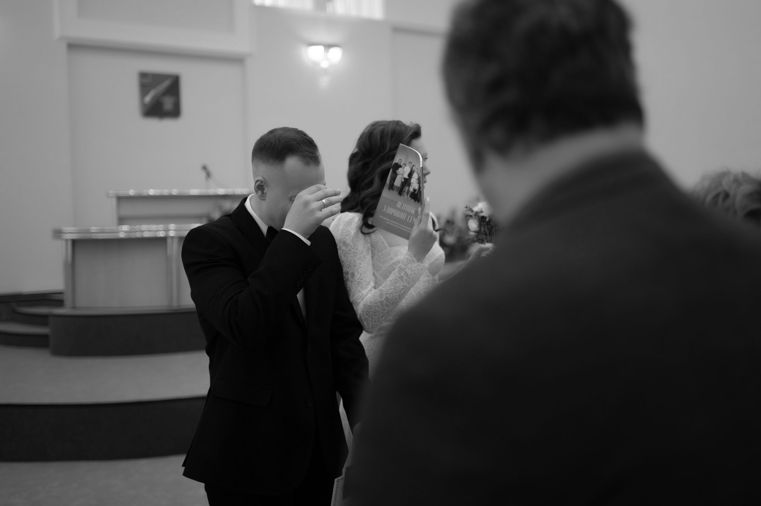 «И вот теперь остаются эти три: вера, надежда, любовь. Но величайшая из них — любовь». Твой личный проводник к красивым фотографиям в Старом Осколе