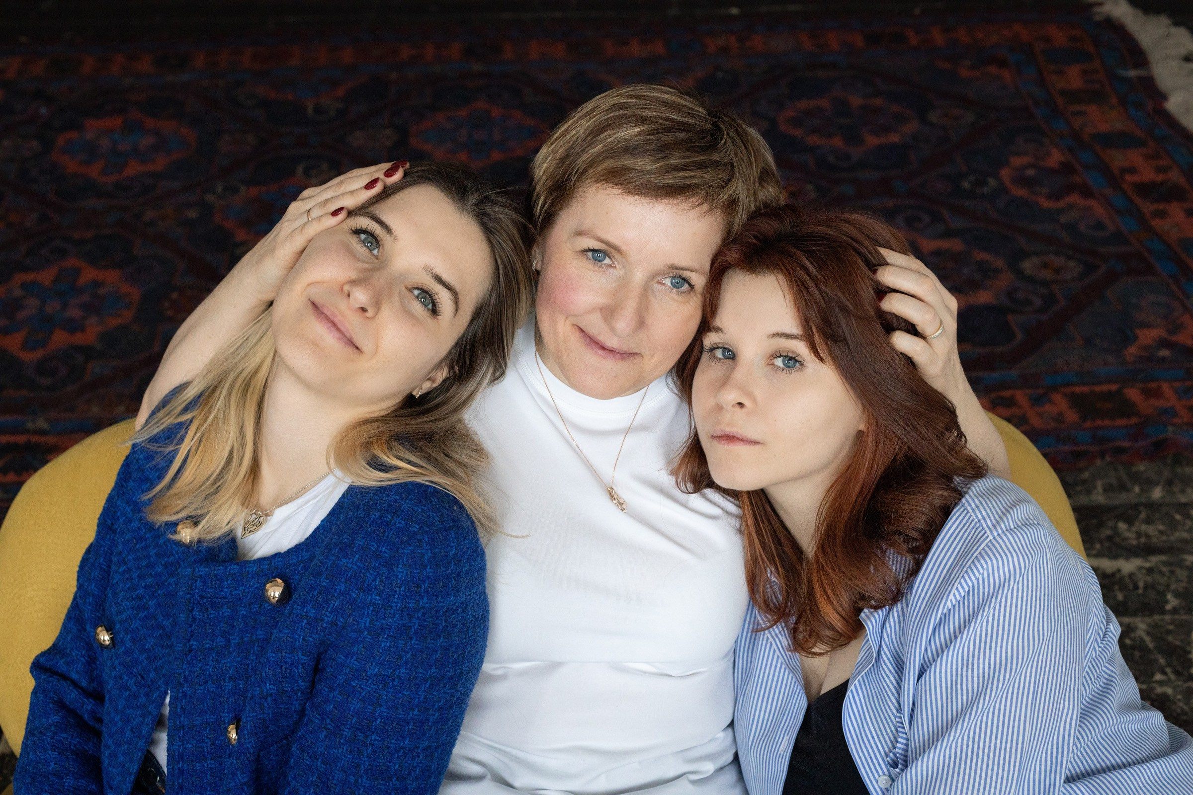 Дружная семья, студия. Семьи, портреты, школьные съемки. Фотограф Лагутина Елена. Москва