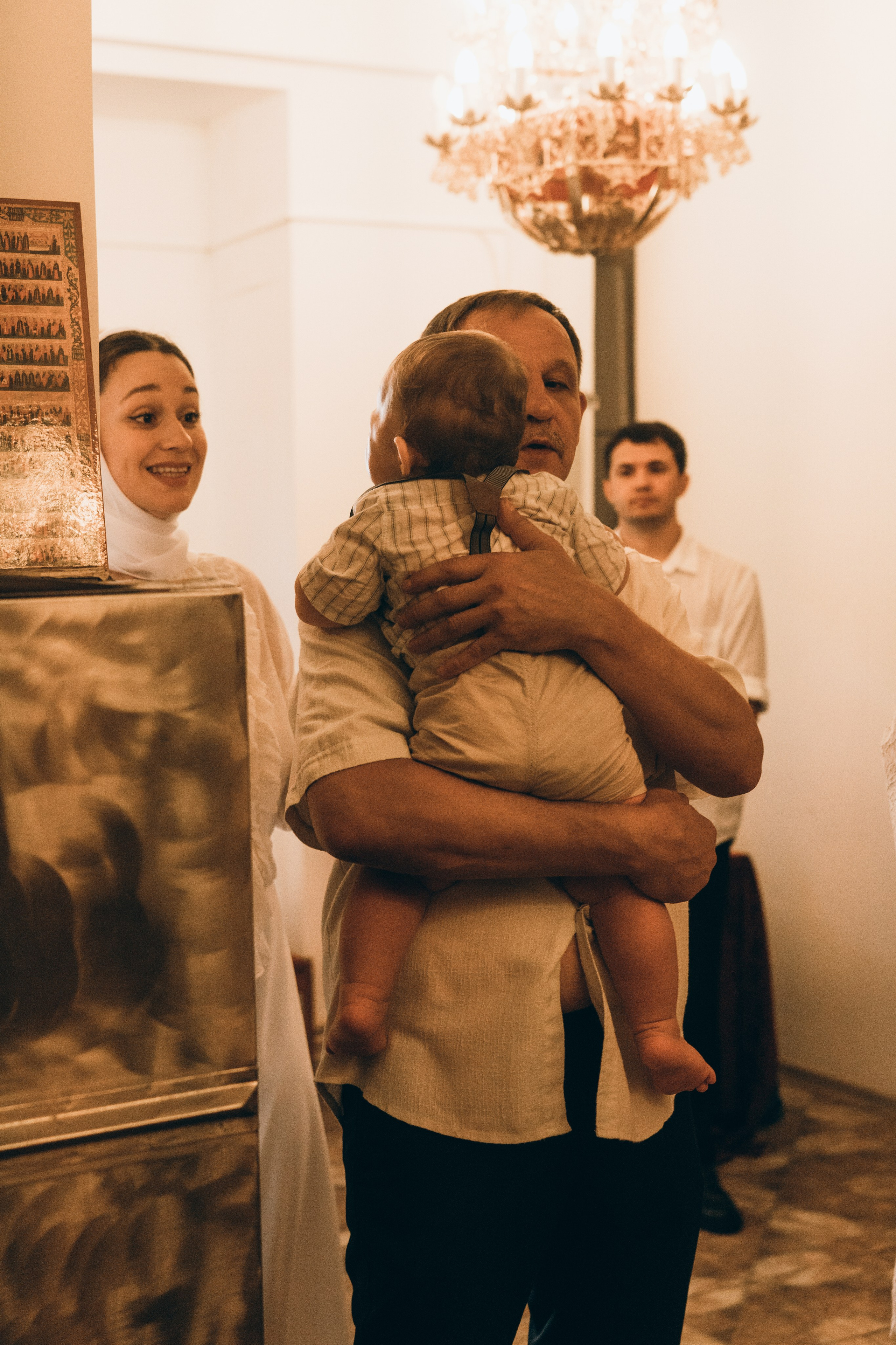 Таинство крещение в Москве. Семейный, ньюборн фотограф, фотограф на роды в Москве, Виктория Тюльдюкова