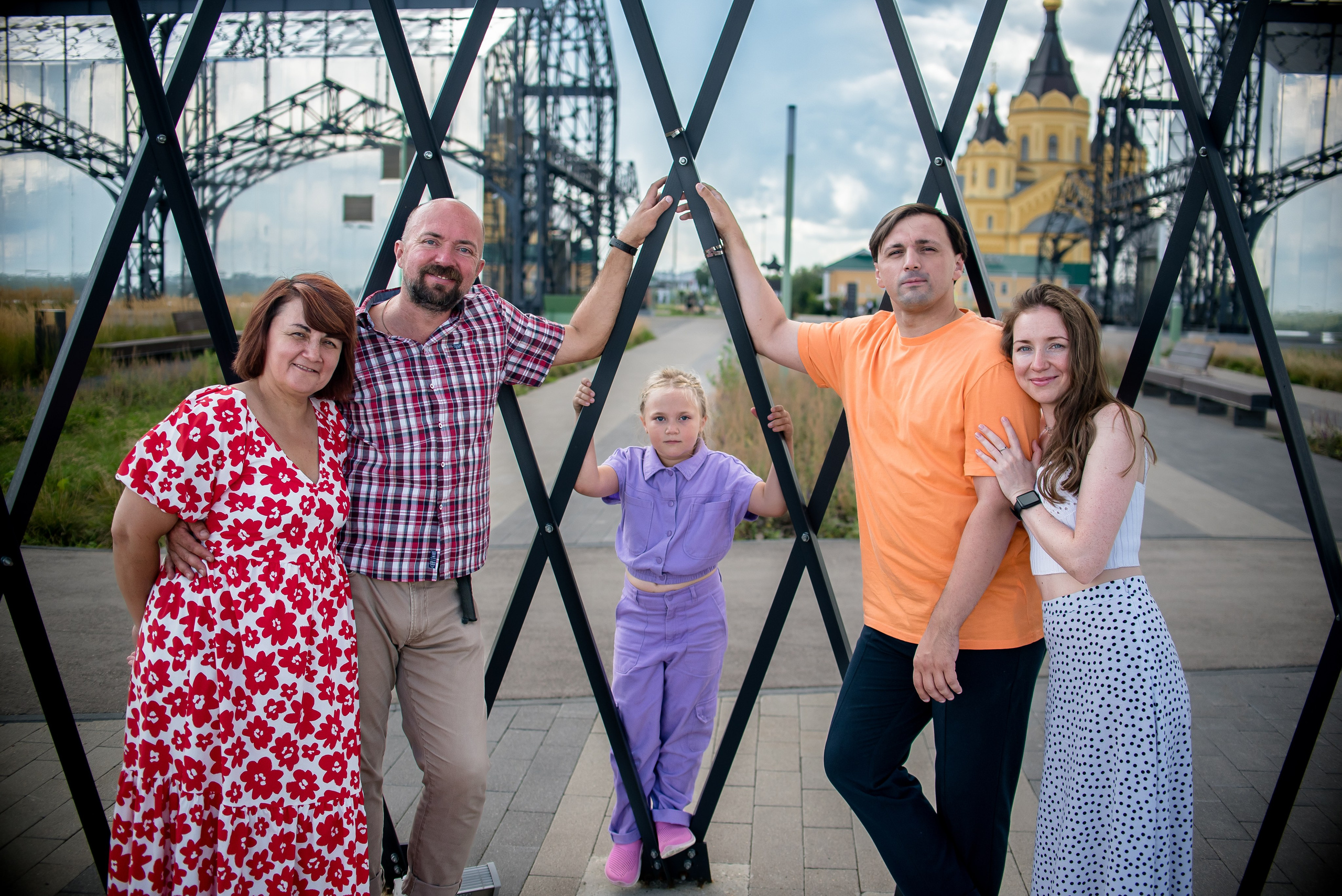 Семейная прогулочная фотосессия. Фотограф Макс Огурцов в Нижнем Новгороде