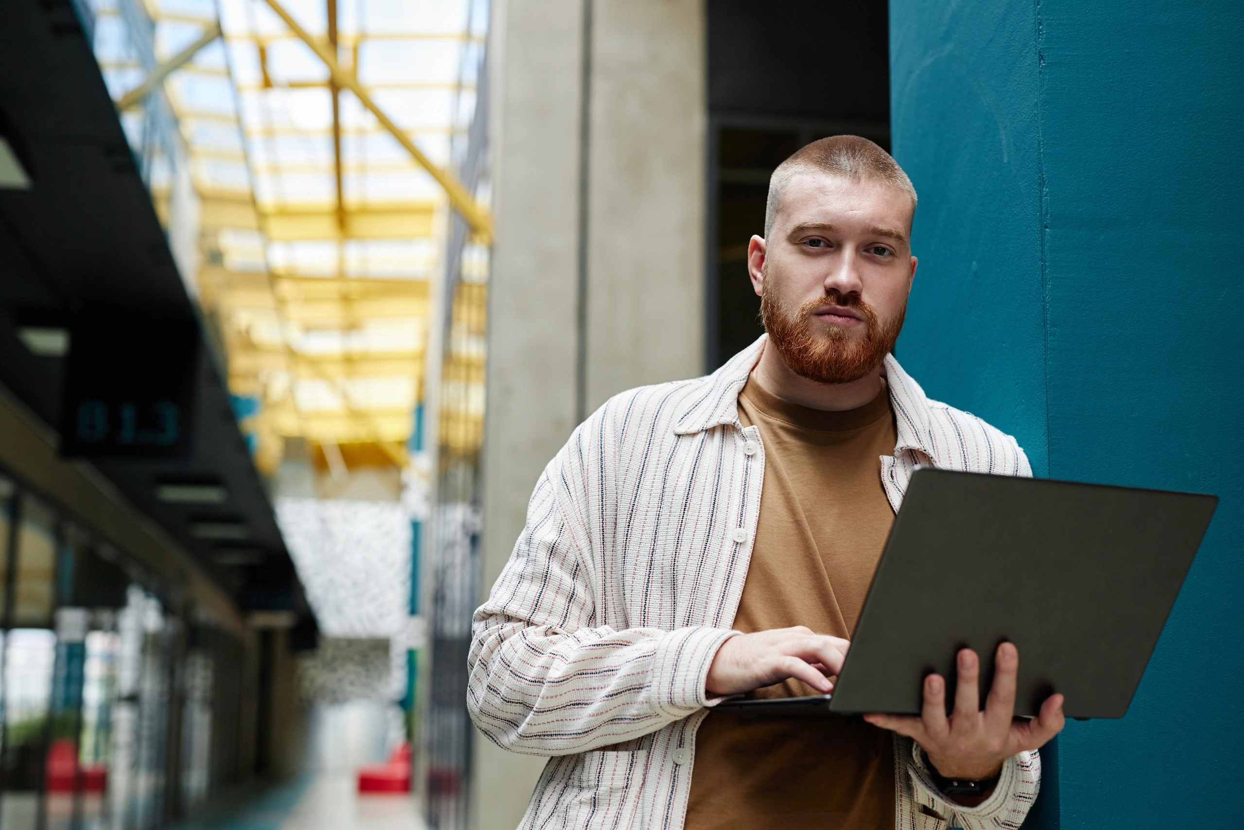 Дмитрий, 190 см, 52-54 р-р. KED Production — продакшн из СПб. Создаём фото, видео и контент, который помогает брендам и селлерам продавать больше