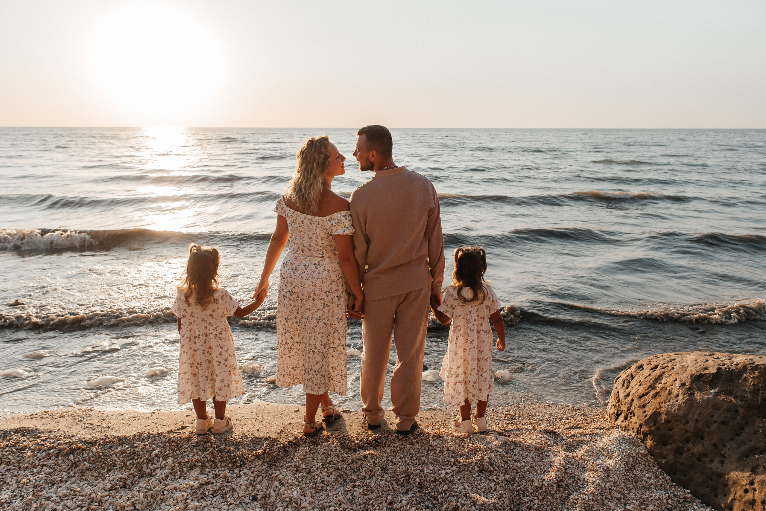 Семейная прогулка на маяке. Детский и семейный фотограф выпускной альбом Приморско-Ахтарск