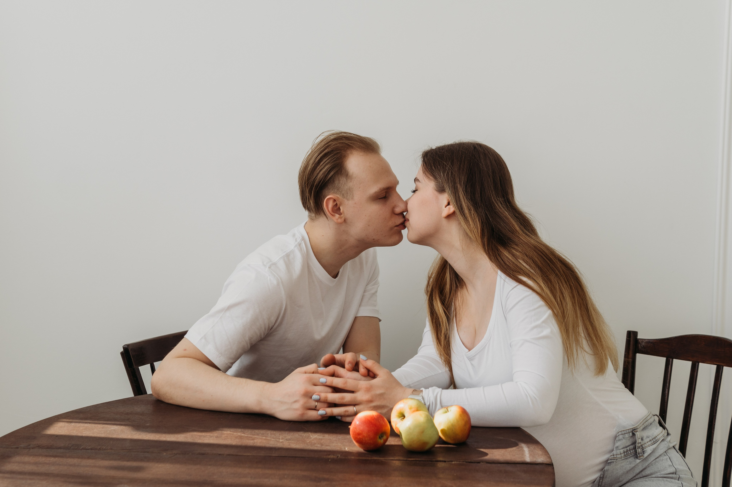 Maksim & Viktorya. Я — Алёна и я фотографирую красиво (е)