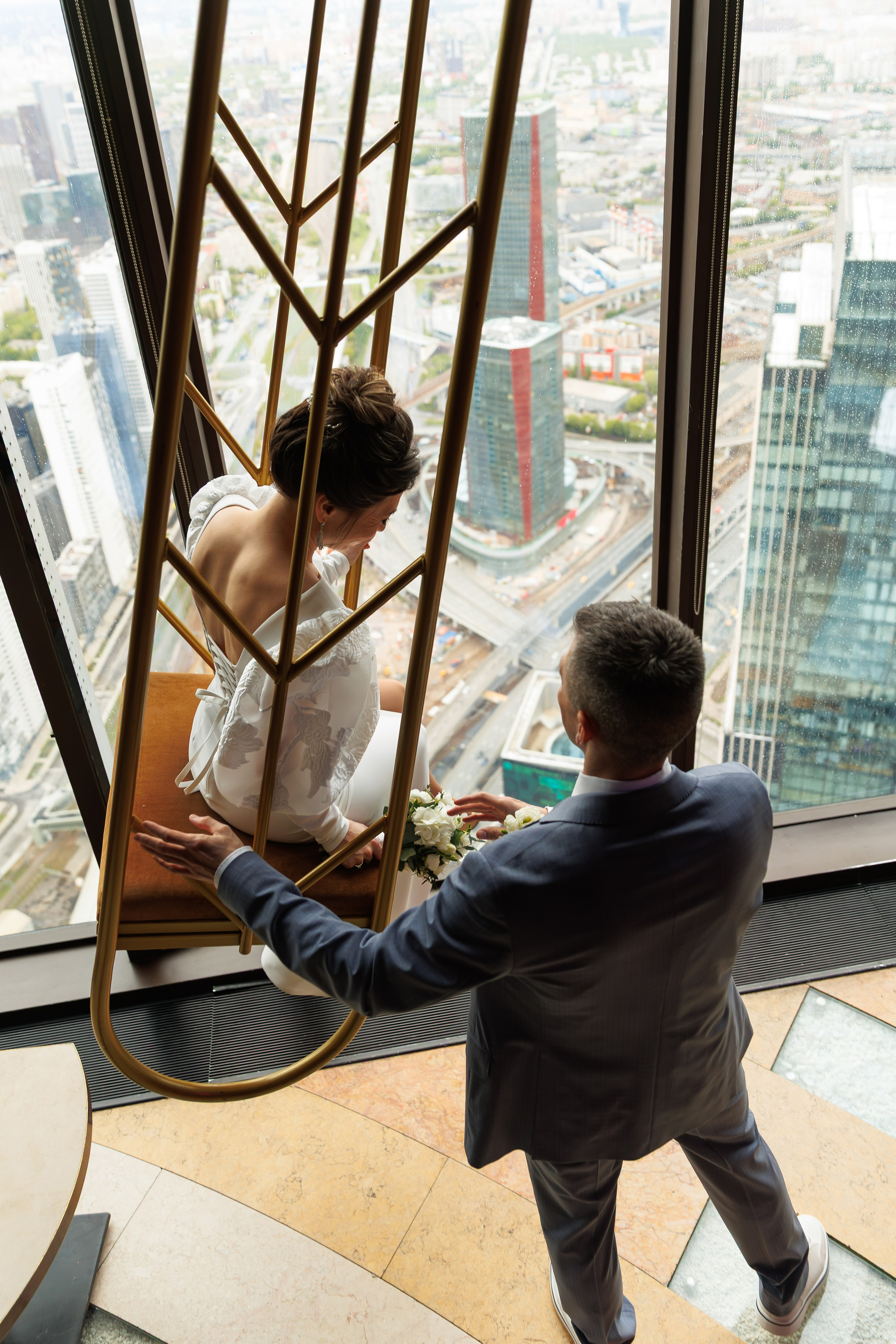 Свадебная фотосессия в библиотеке читальне им Пушкина. Свадебный фотограф Москва и МО Сергей Киржаев