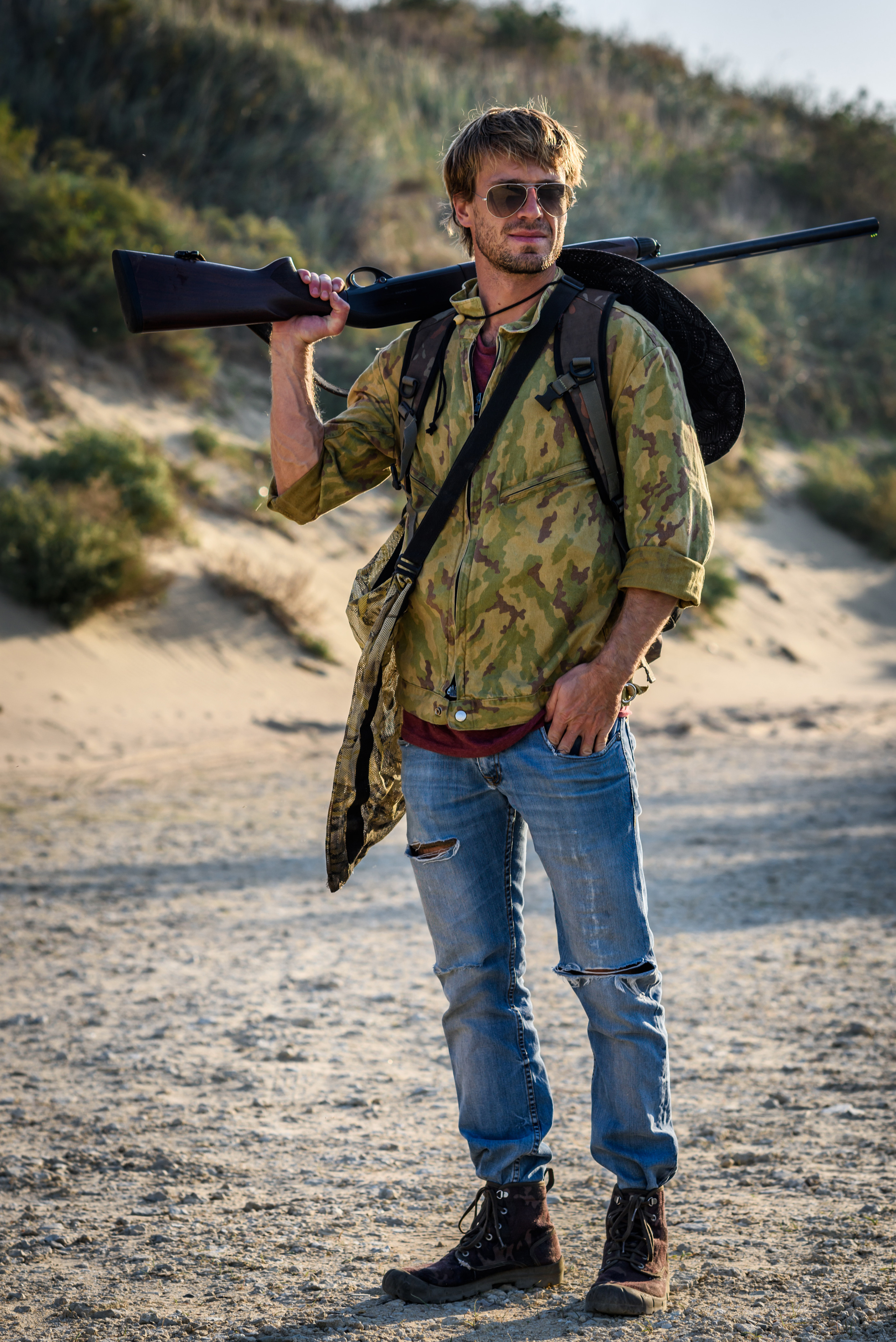 Парень с охотничьим ружьем