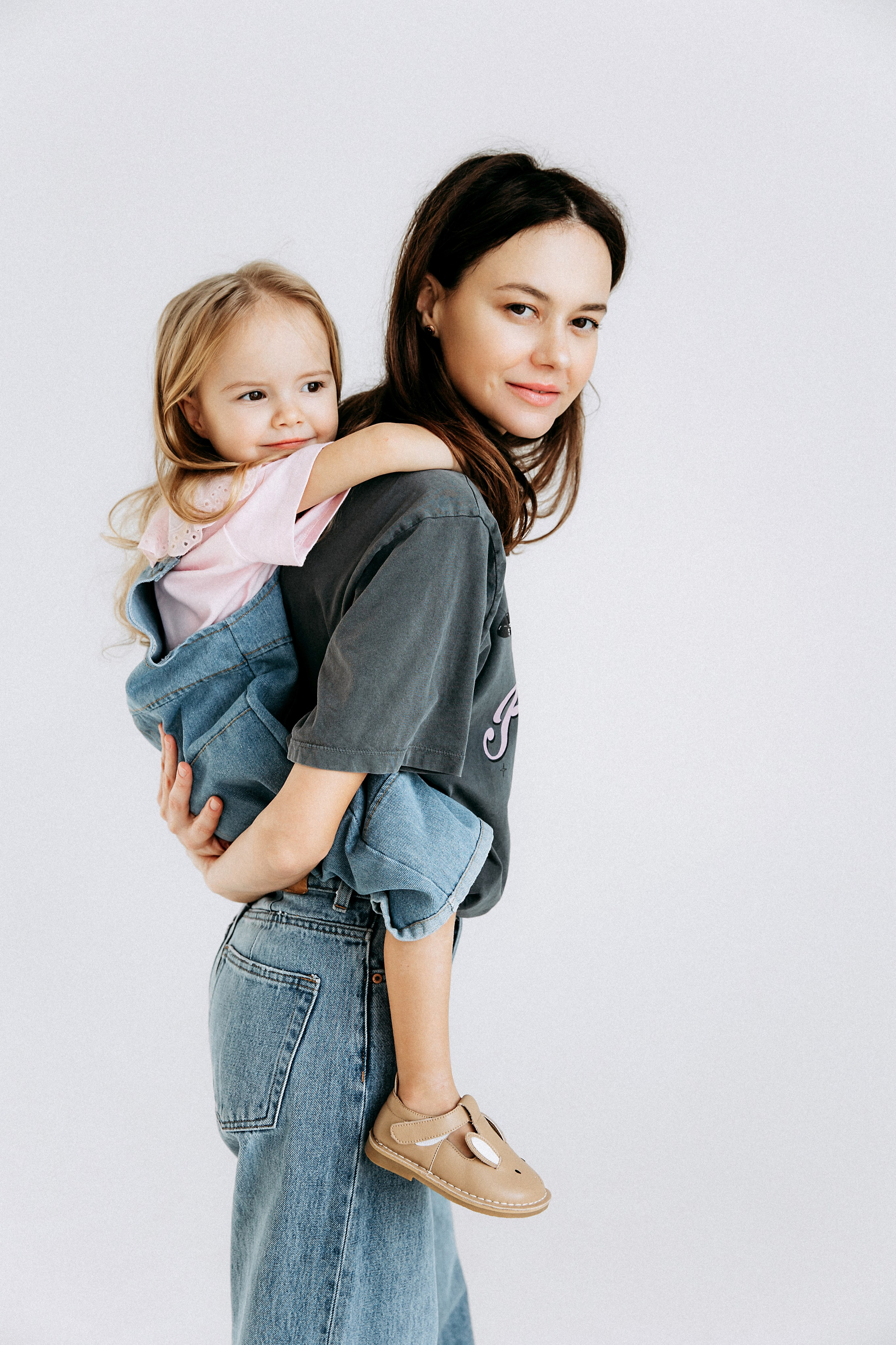 Ира и Мелания. Главная