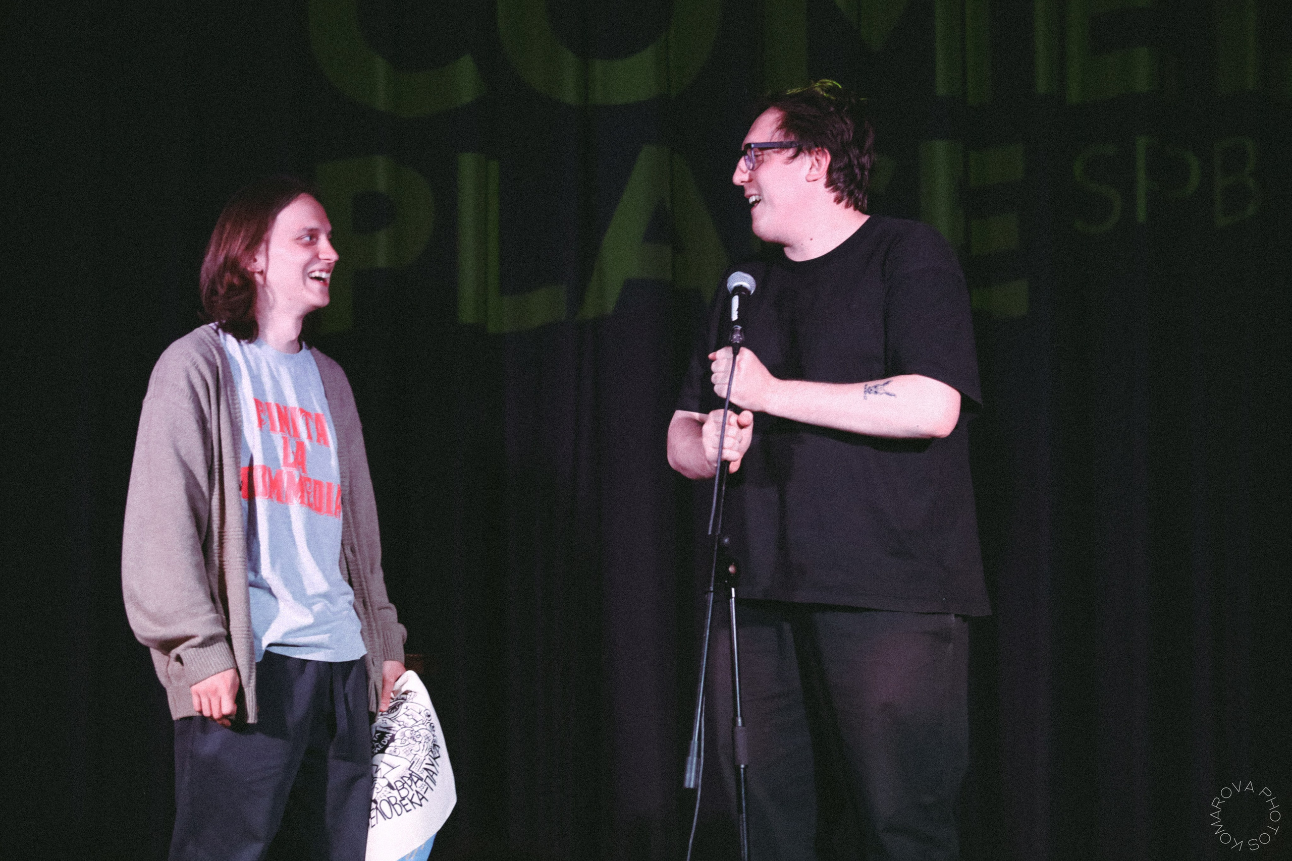 Stand up. Продавцы футболок