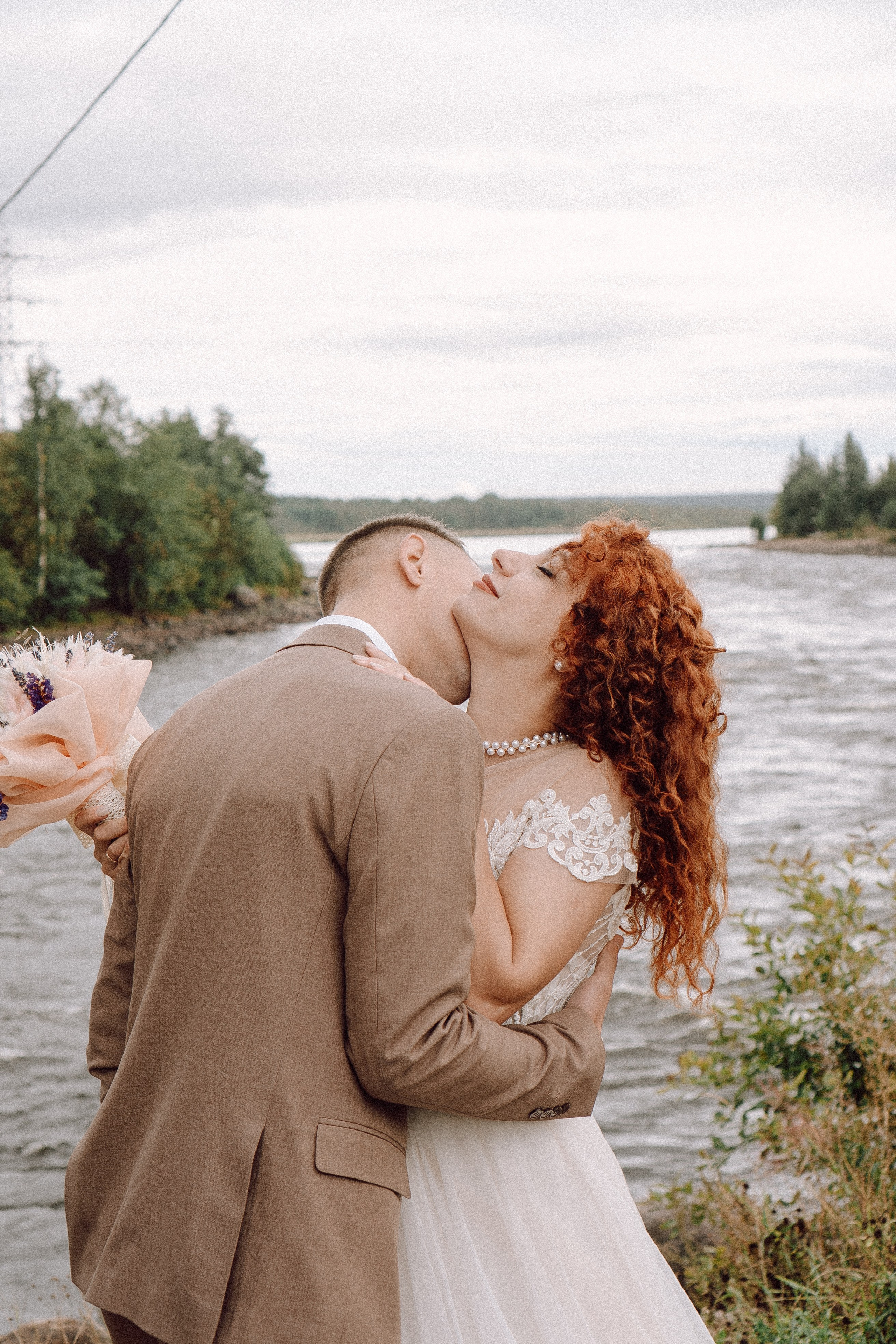 СВАДЕБНАЯ ФОТОСЕССИИЯ ПАРЫ В ГОРОДЕ ПРИОЗЕРСК В СОСНОВОМ ЛЕСУ И С ПИКАПОМ. Профессиональный фотограф, Санкт-Петербург — Виктория Богомолова