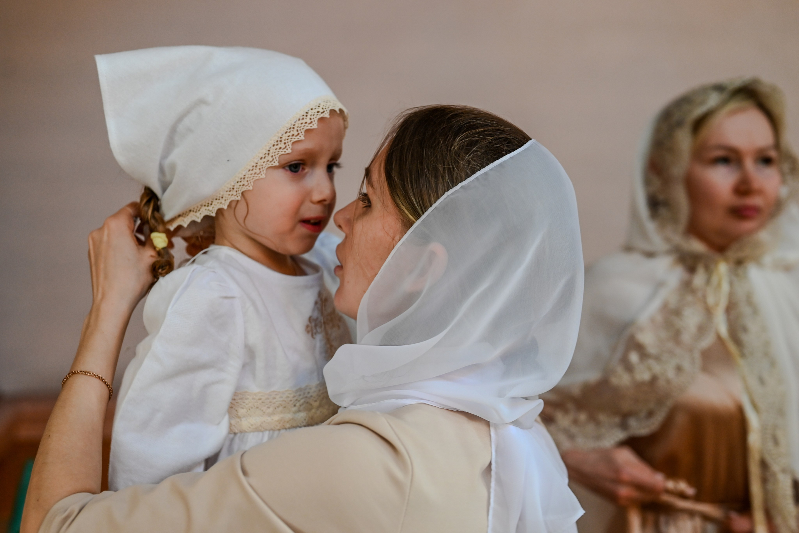Крещение мама Анна. Семейный и детский фотограф Москва