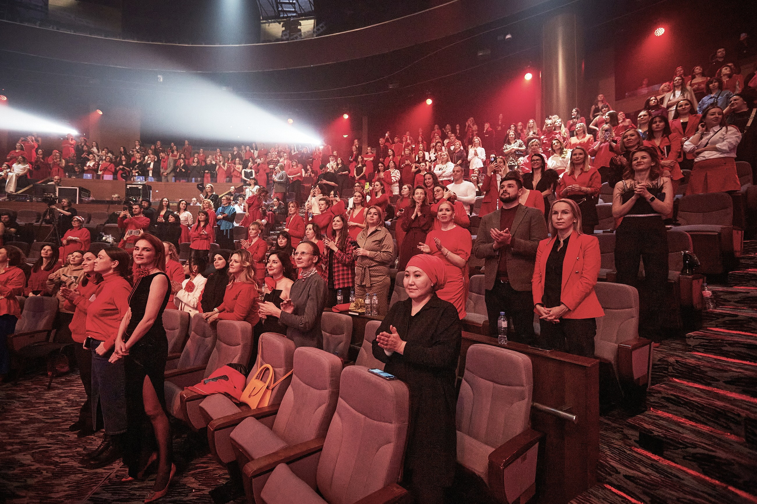 Будущий Я. Проект Марии Галантер. Фотографирую масштабные события, людей и их истории по всему миру. Константин Трубников