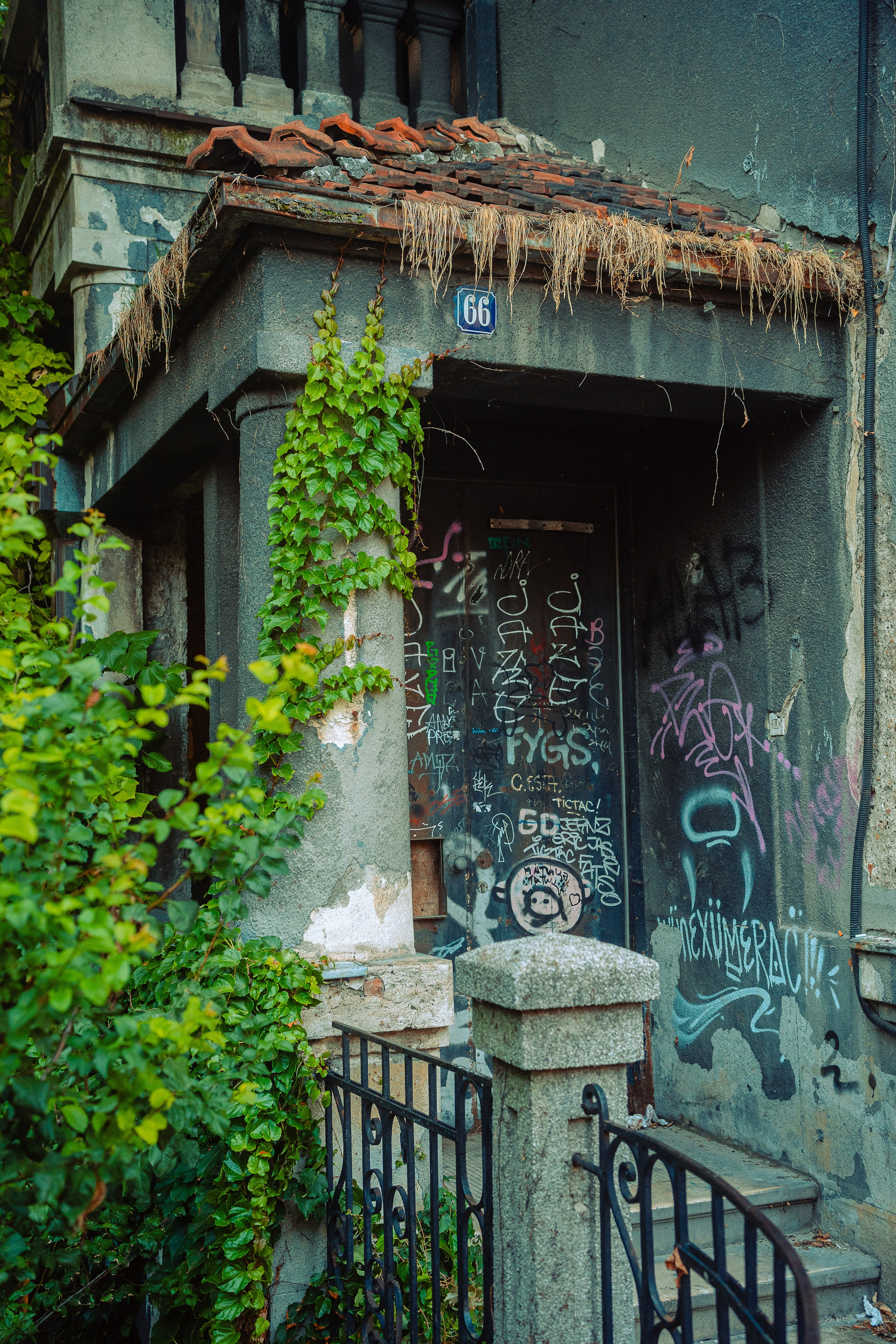 Urban and Street. Oleg Kozachok — Photographer with Protanopia | Portraits, Texture & Light