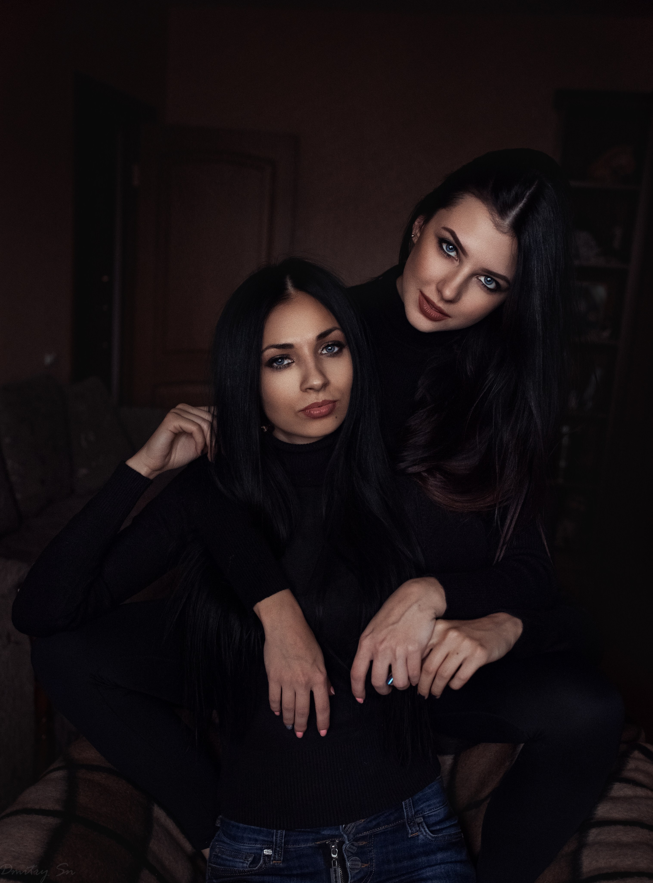 Зимняя фотосъемка в парке и портреты у окна с Викторией и Кристиной в формате для «себя»