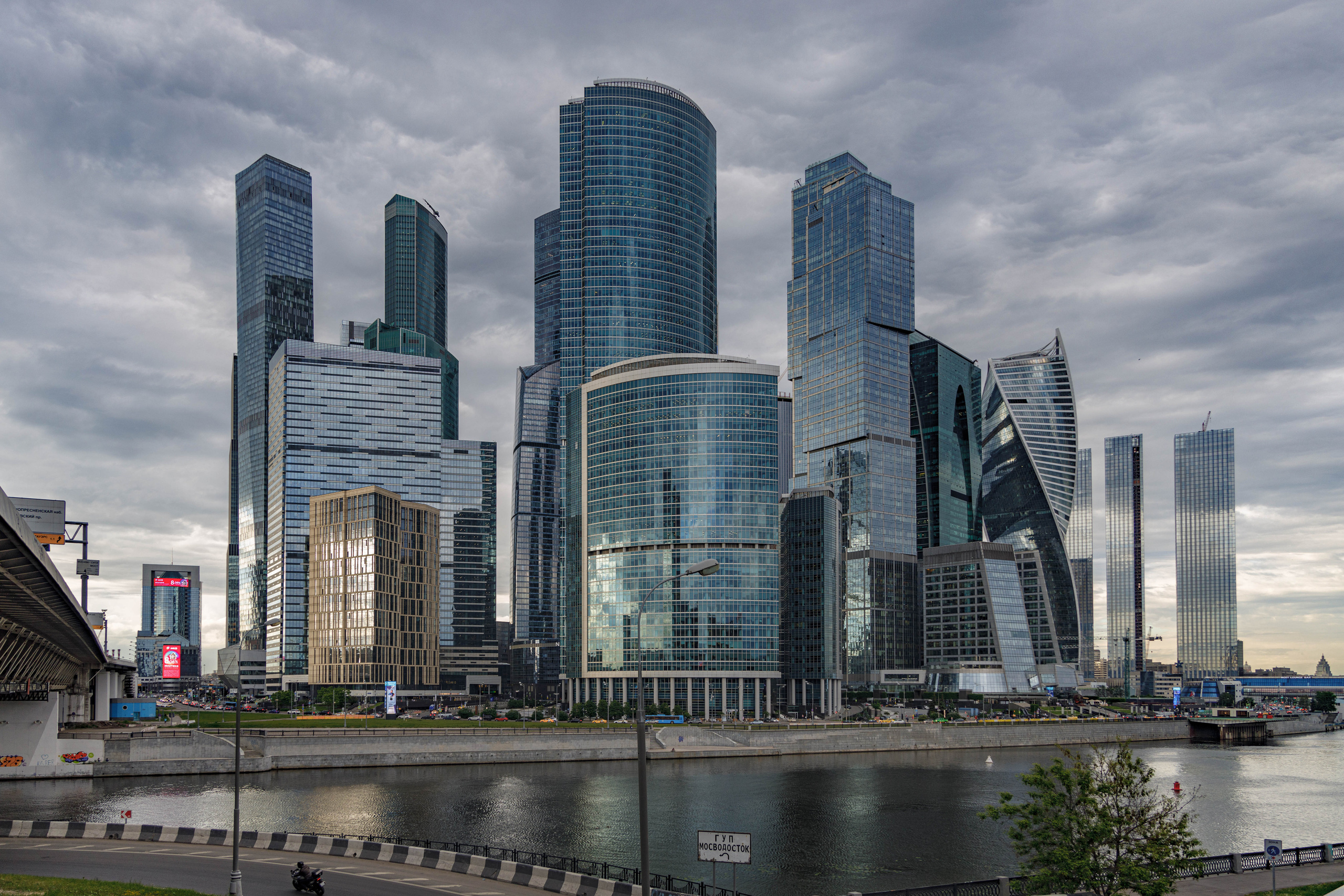 Здания современной Москвы. Семейный и детский фотограф в Москве Людмила Степанова