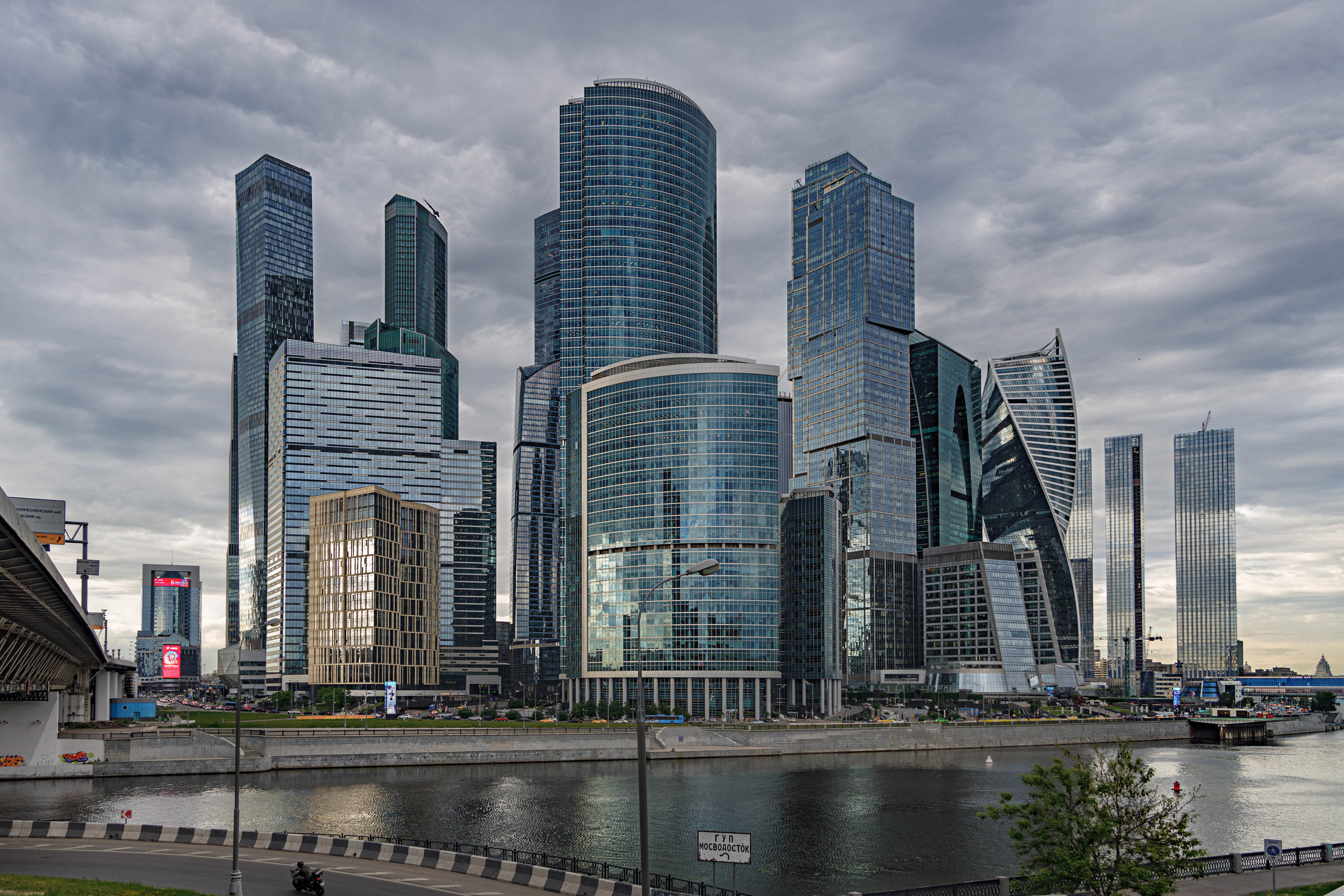 Здания современной Москвы. Семейный и детский фотограф в Москве Людмила Степанова