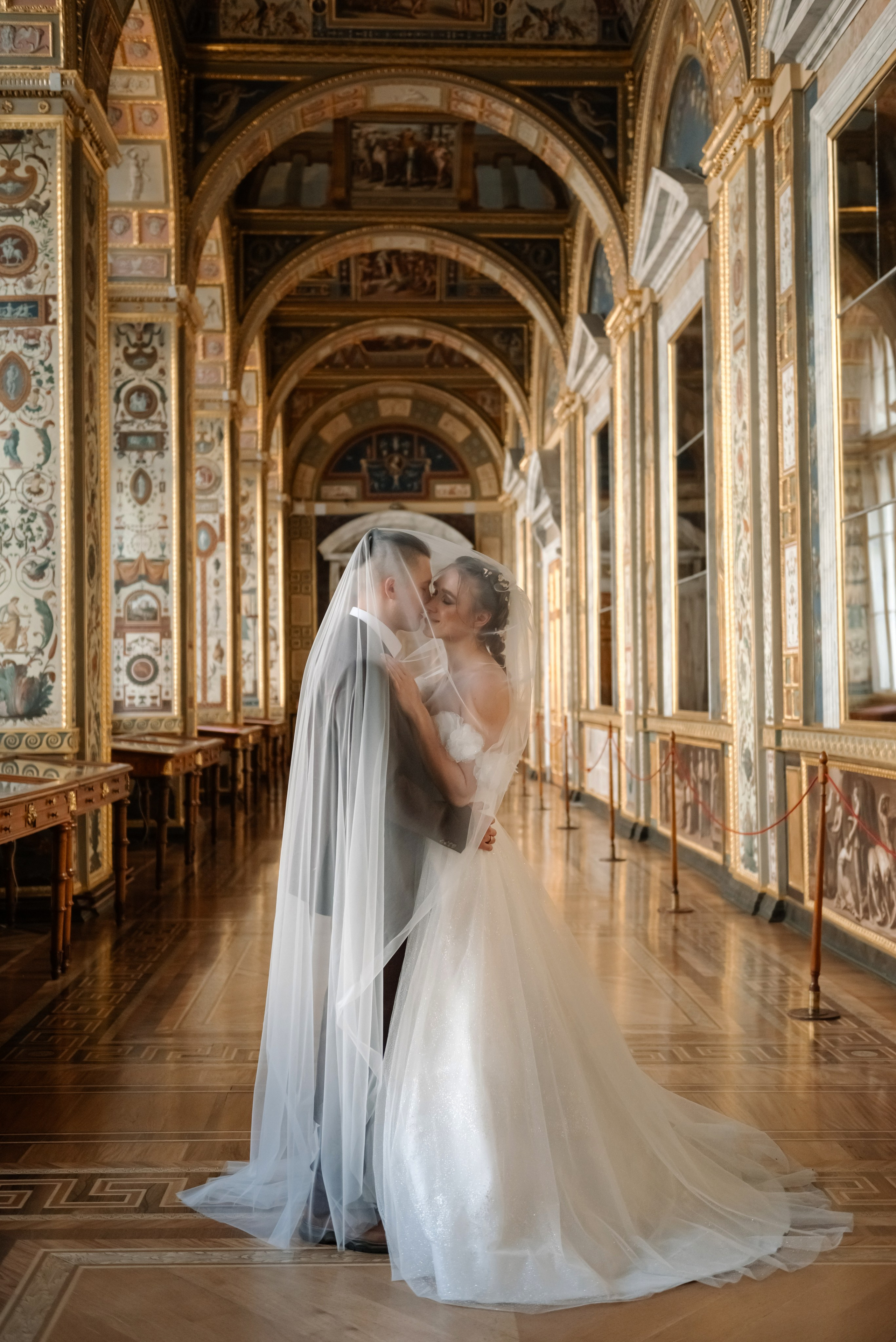 В залах лучшего музея. Свадебный и сеейный фотограф в Санкт-Петербурге Елена Худякова