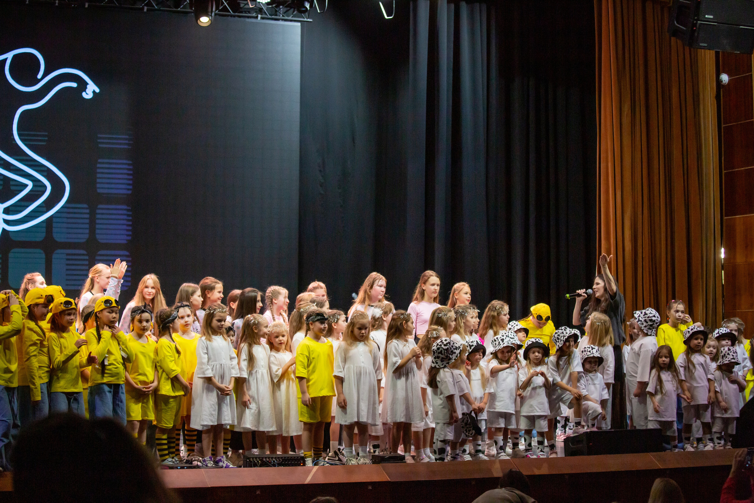 Концерт детской танцевальной школы. Репортажный, семейный, свадебный, портретный фотограф