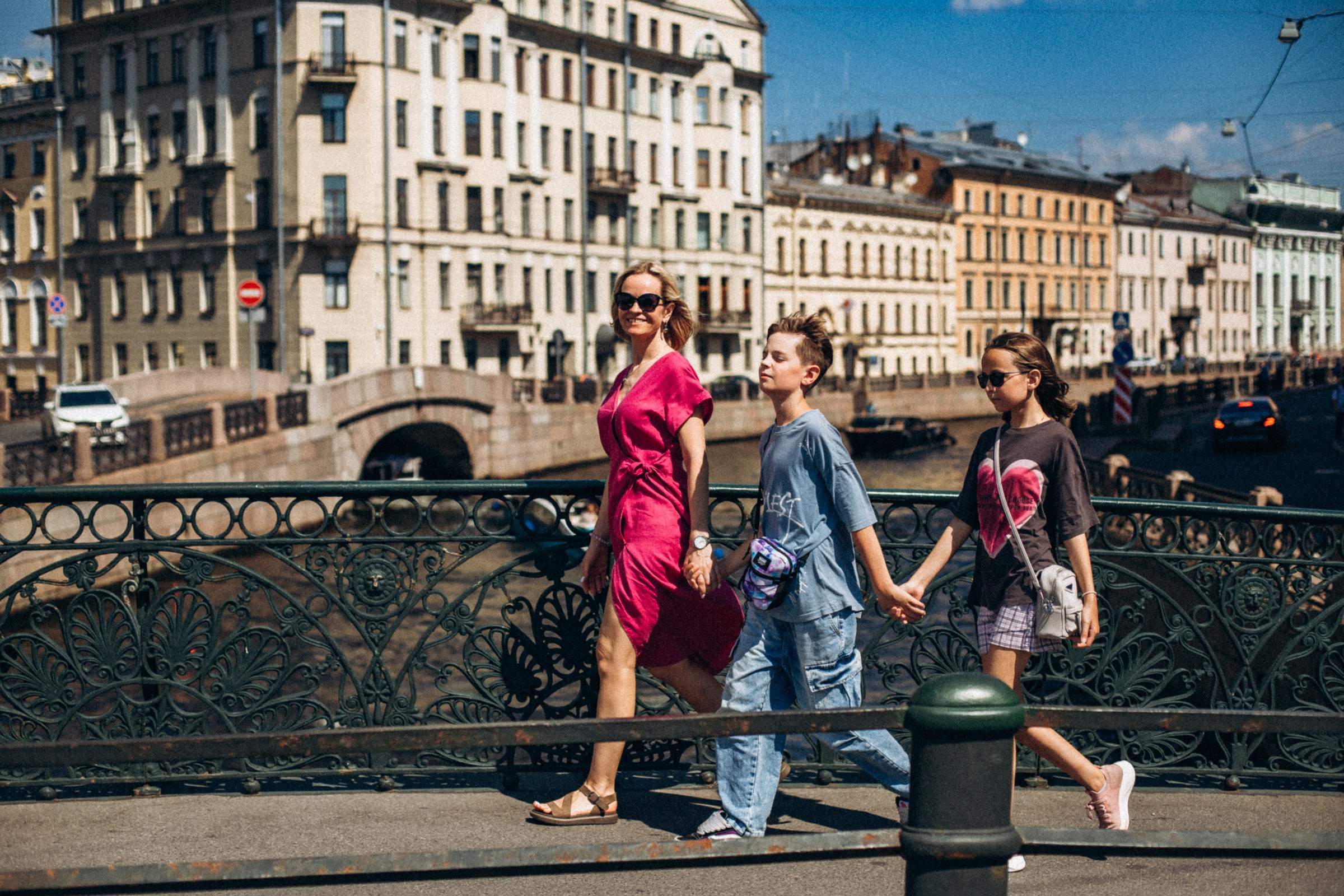 Юлия с детками в августе. Фотопрогулка в Петербурге. Индивидуальный и семейный фотограф в Санкт-Петербурге