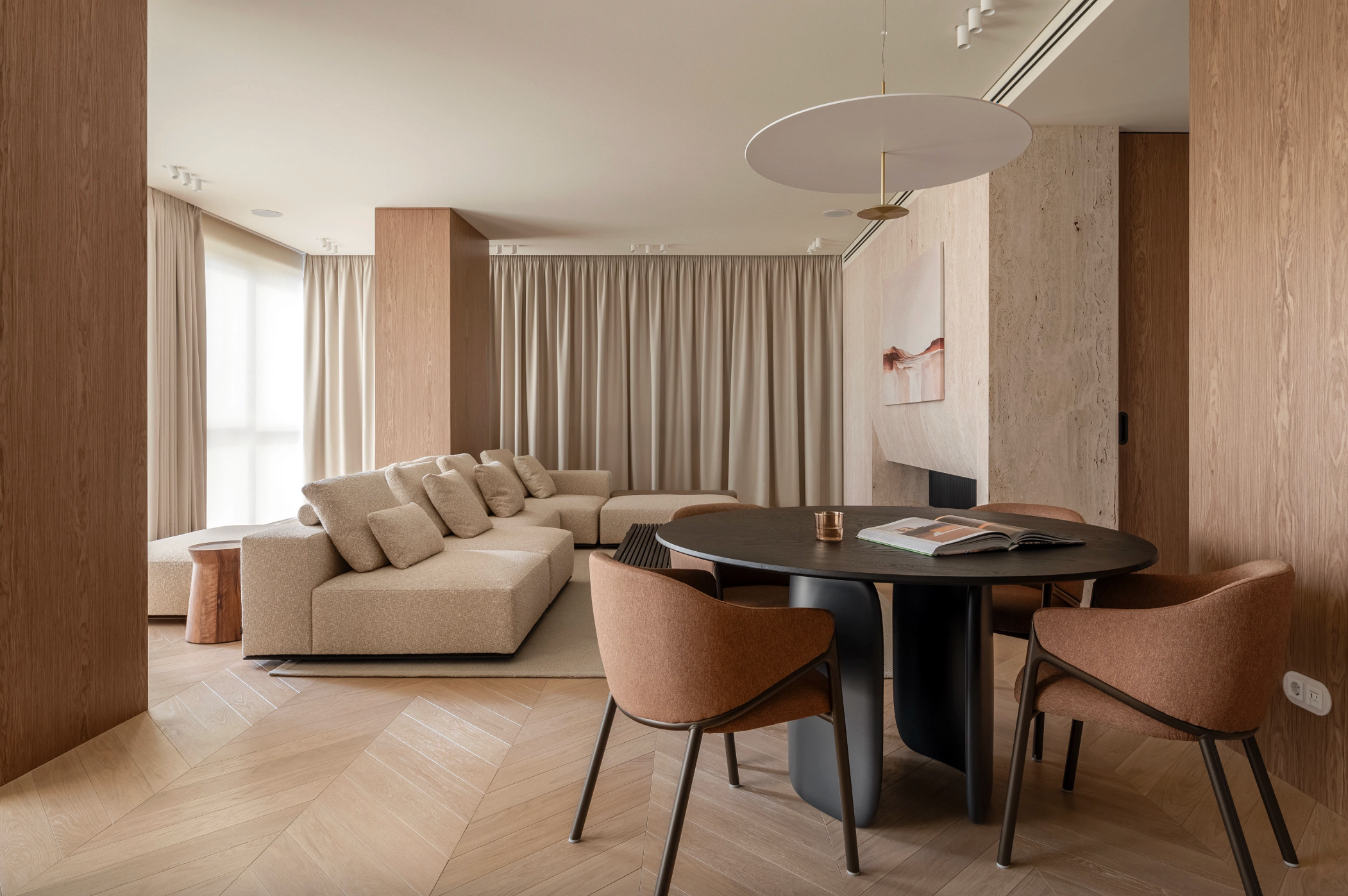 SYMPHONY 34 / 132 м². Inside Form — студия, где проект начинается не с стен, а с человека. Индивидуальный подход, живой стиль