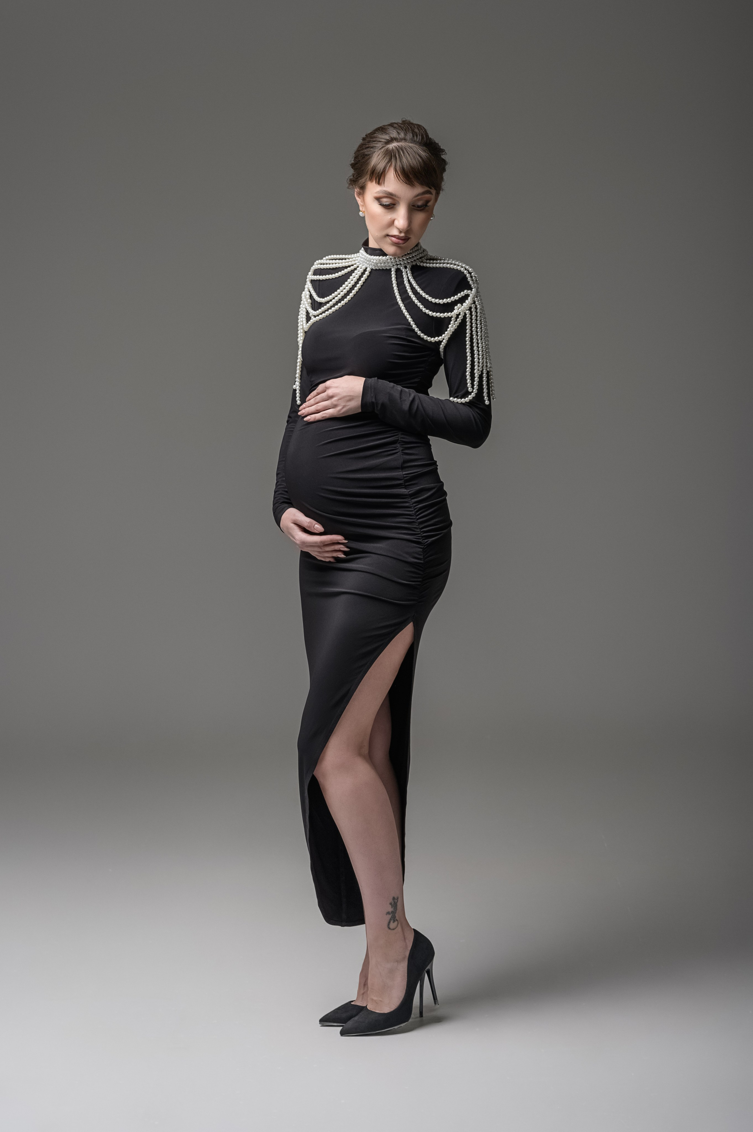 Фотосессия беременности в Крыму. Студийная фотосессия беременности. Стильная беременность. Фотограф беременных Ольга Топоривская.