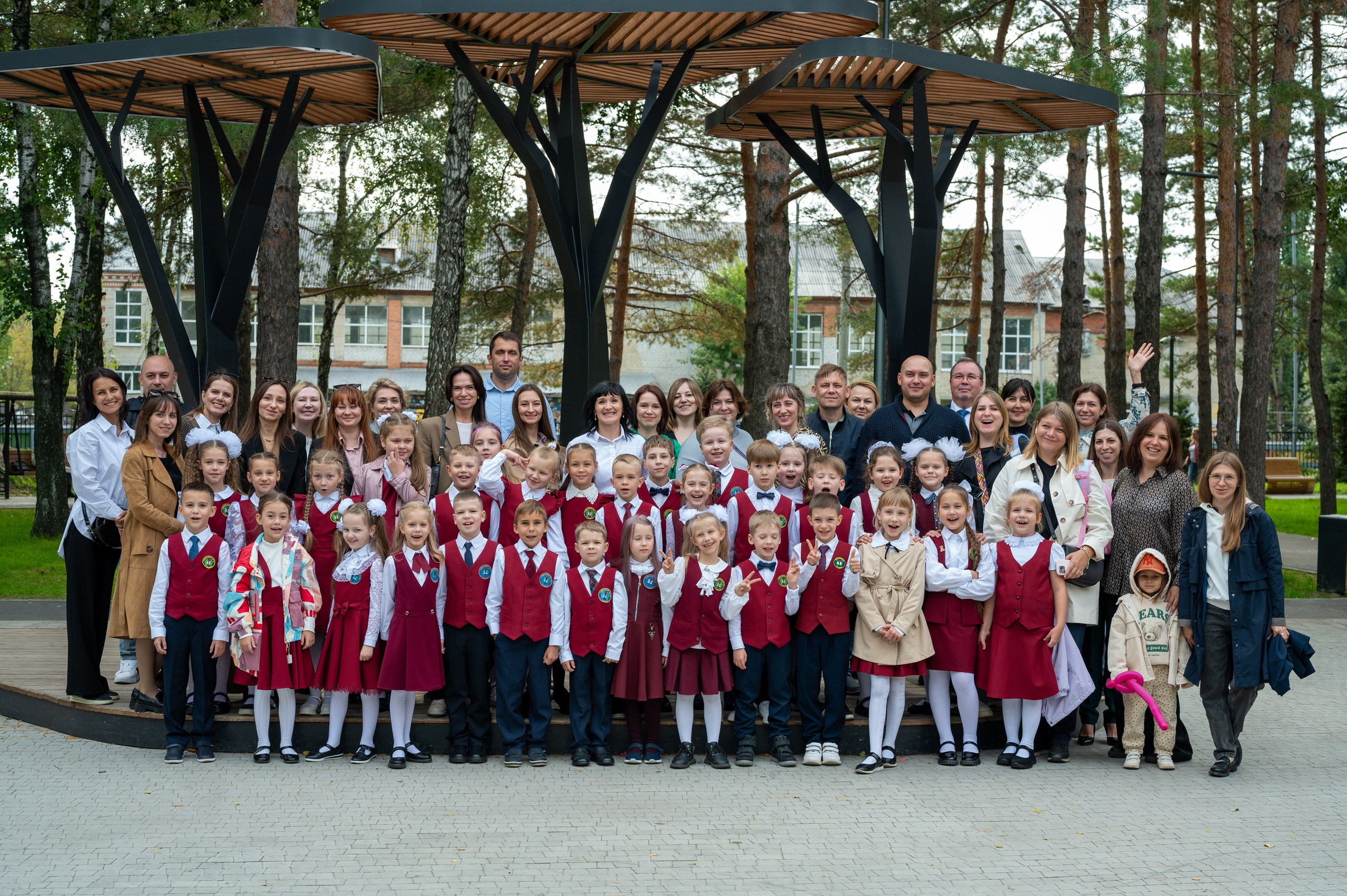 1 сентября 16 гимназия 2 класс (линейка + в классе+ на улице). Фотограф новорожденных, семейный детский в Тюмени Татьяна Морозова