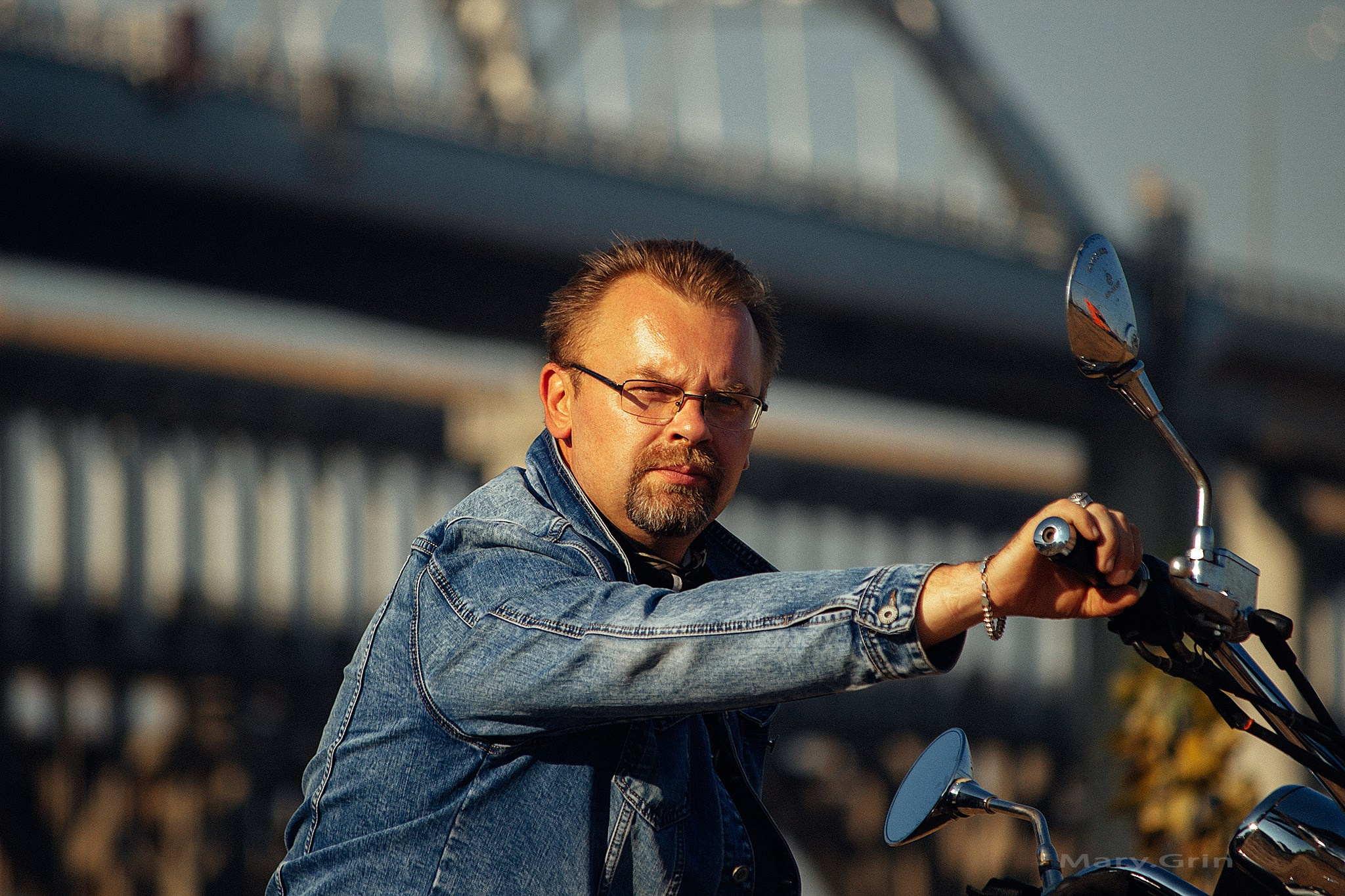 Дмитрий с мотоциклом. Детский и семейный фотограф, фотограф мероприятий Нижний Новгород