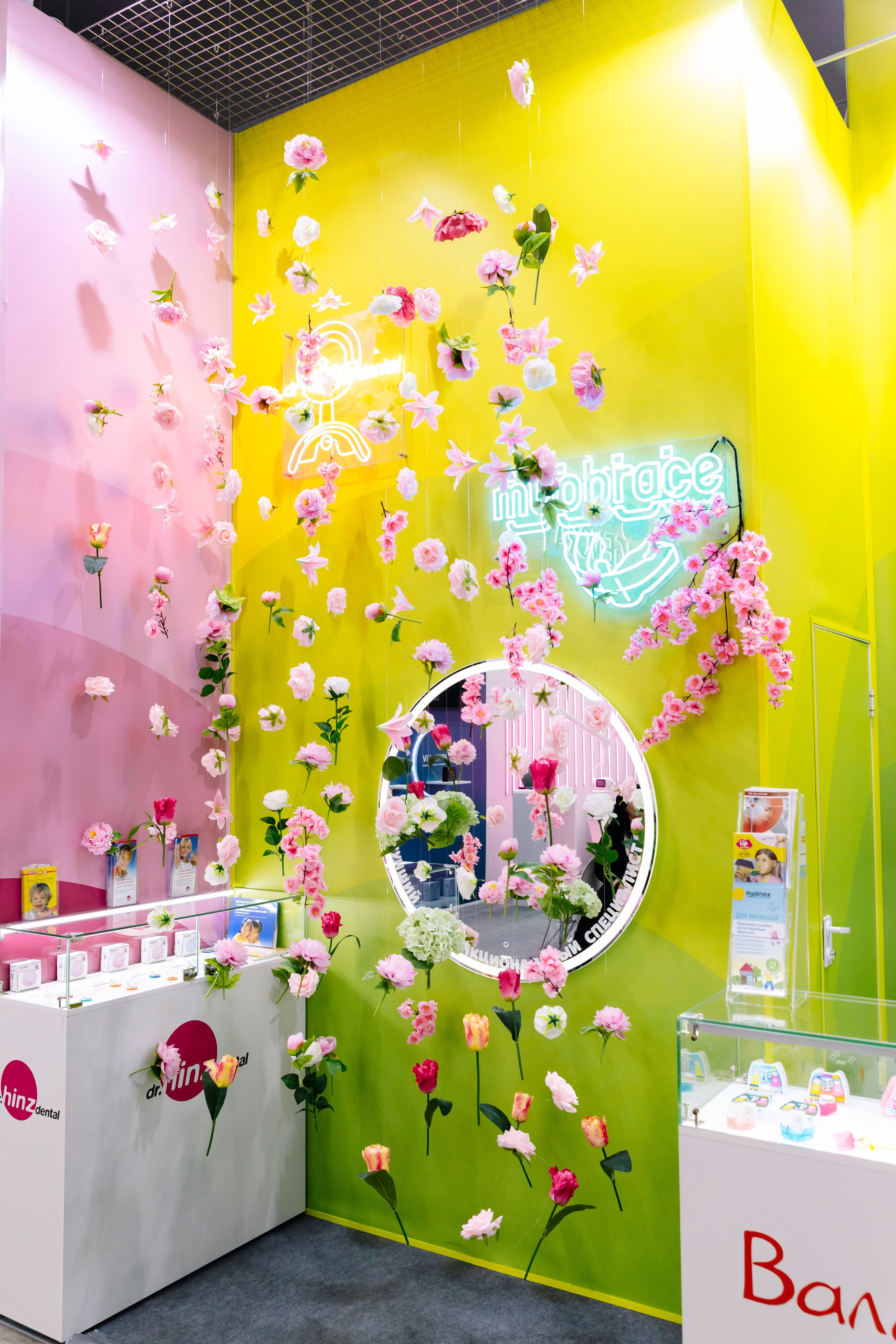 Стоматологическая выставка Dental Salon 2026. Профессиональный фотограф в Москве | Заказать фотосессию и съемку