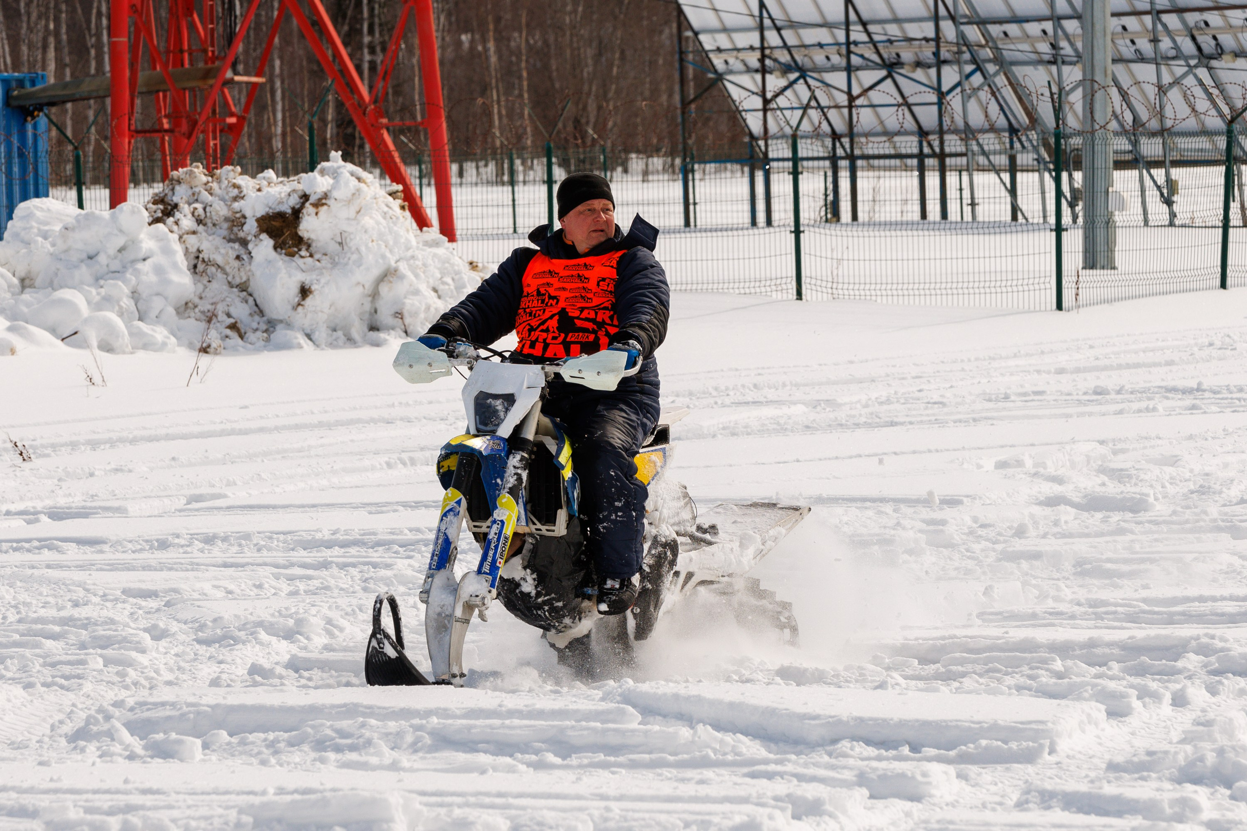 Чемпионат Экстрим Эндуро на сноубайках. Свадебный, семейный и репортажный фотограф в Южно-Сахалинске Артур Петросян