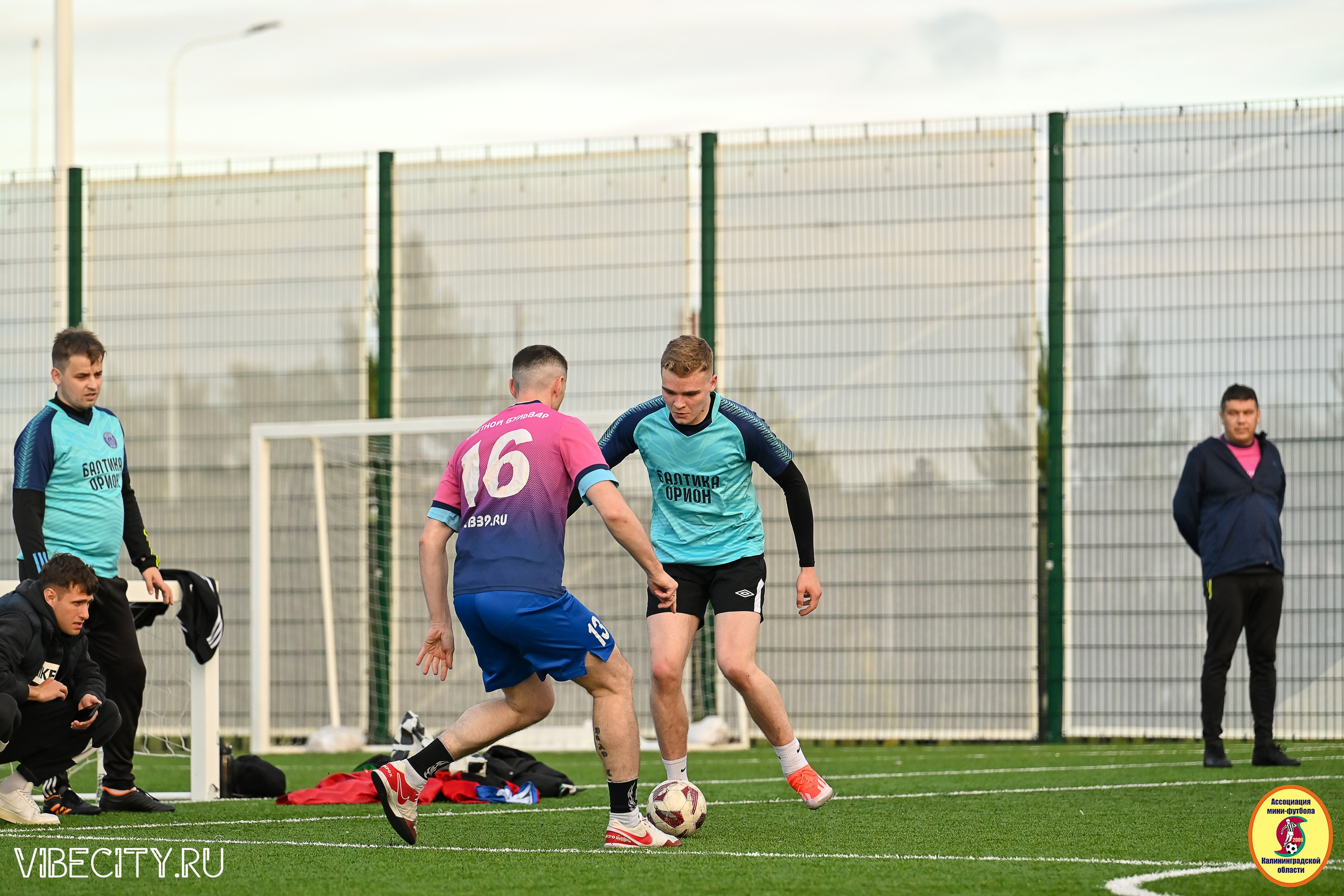 ИГРЫ МИНИ-ФУТБОЛЬНОЙ И КОРПОРАТИВНОЙ ЛИГИ. VIBECITY.RU Вайб Сити Ру Фоторепортажи Фотоотчеты Калининград