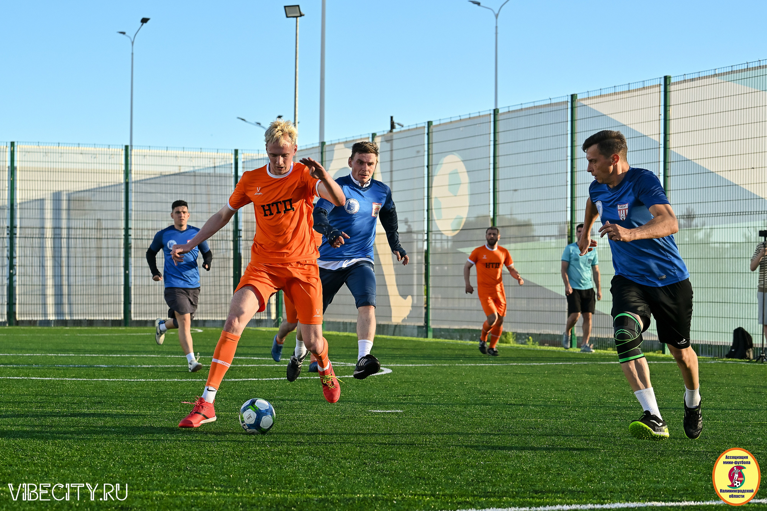 ИГРЫ МИНИ-ФУТБОЛЬНОЙ И КОРПОРАТИВНОЙ ЛИГИ. VIBECITY.RU Вайб Сити Ру Фоторепортажи Фотоотчеты Калининград