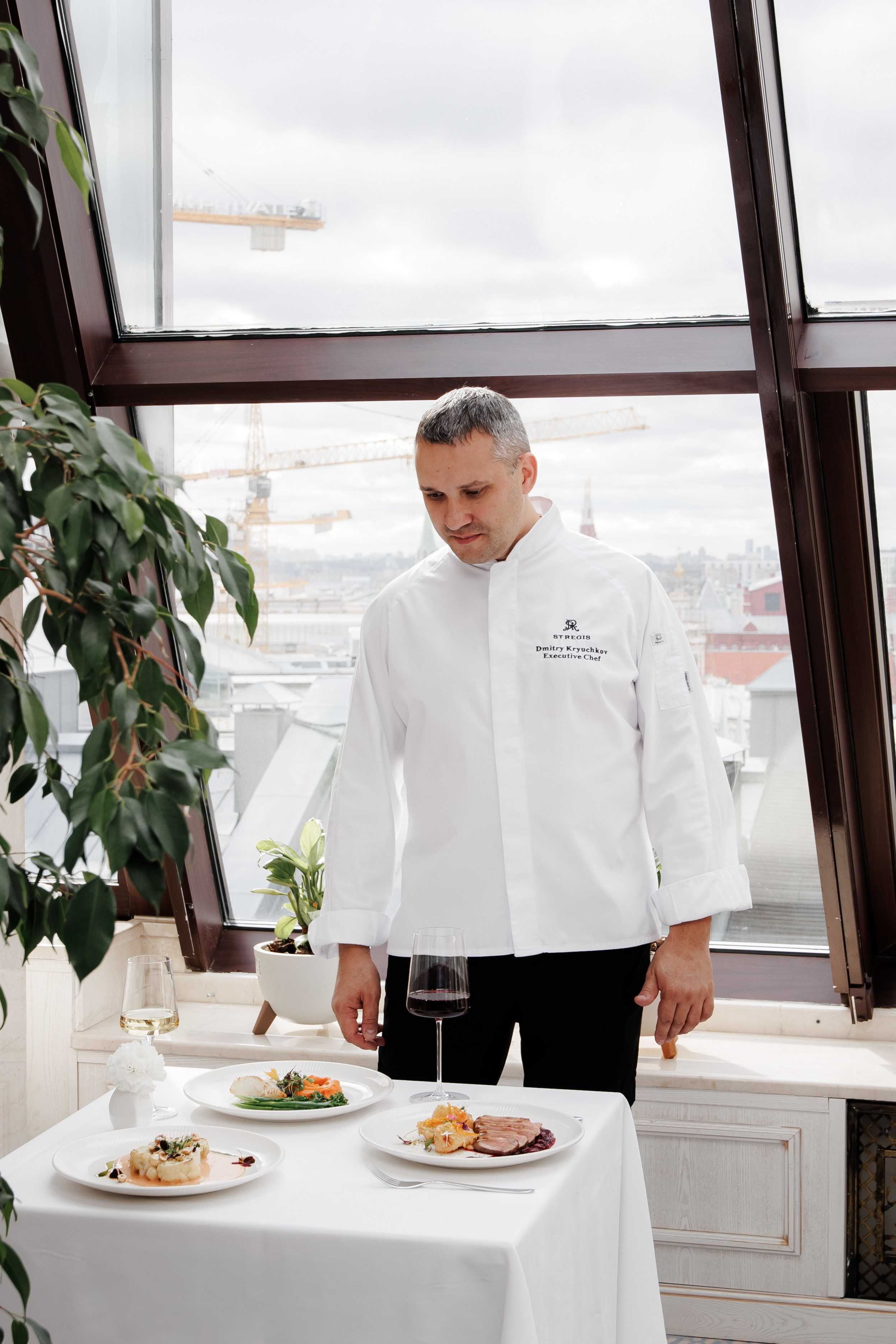 Дмитрий Крючков, шеф-повар отеля The St. Regis Moscow Nikolskaya. Свадебный/Портретный фотограф снимаю в Москве