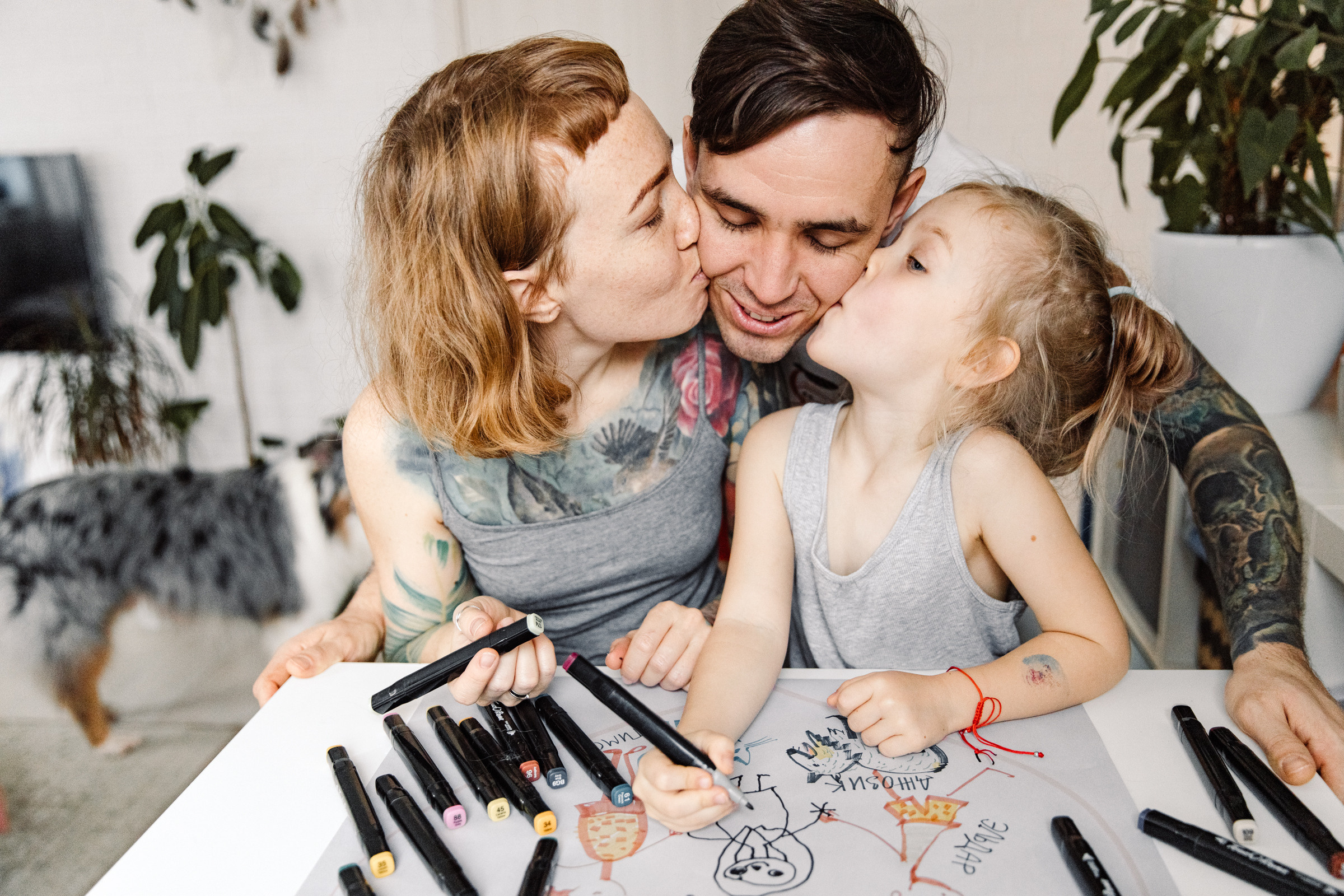 Трое в кровати не считая Джози и кота