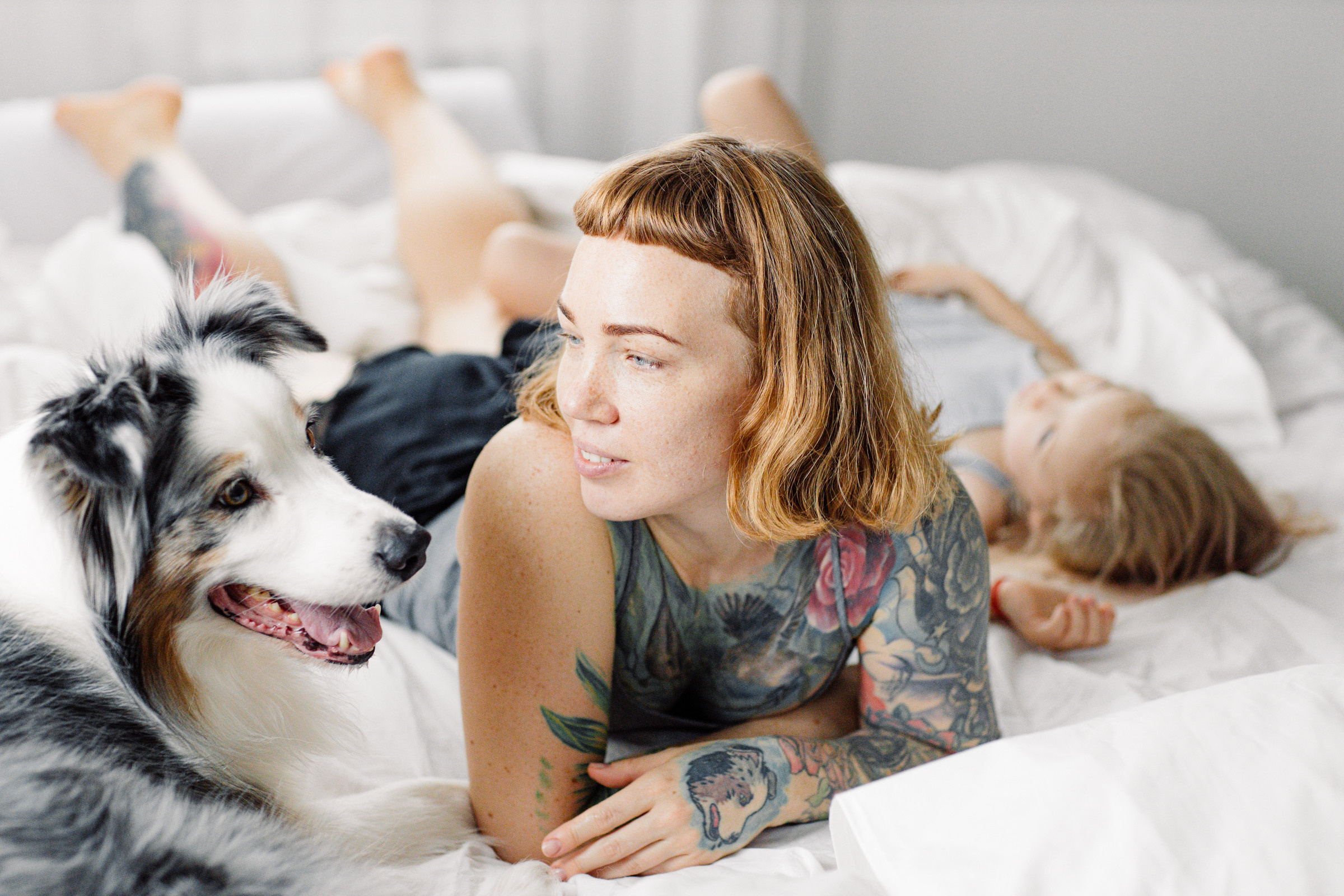 Трое в кровати не считая Джози и кота