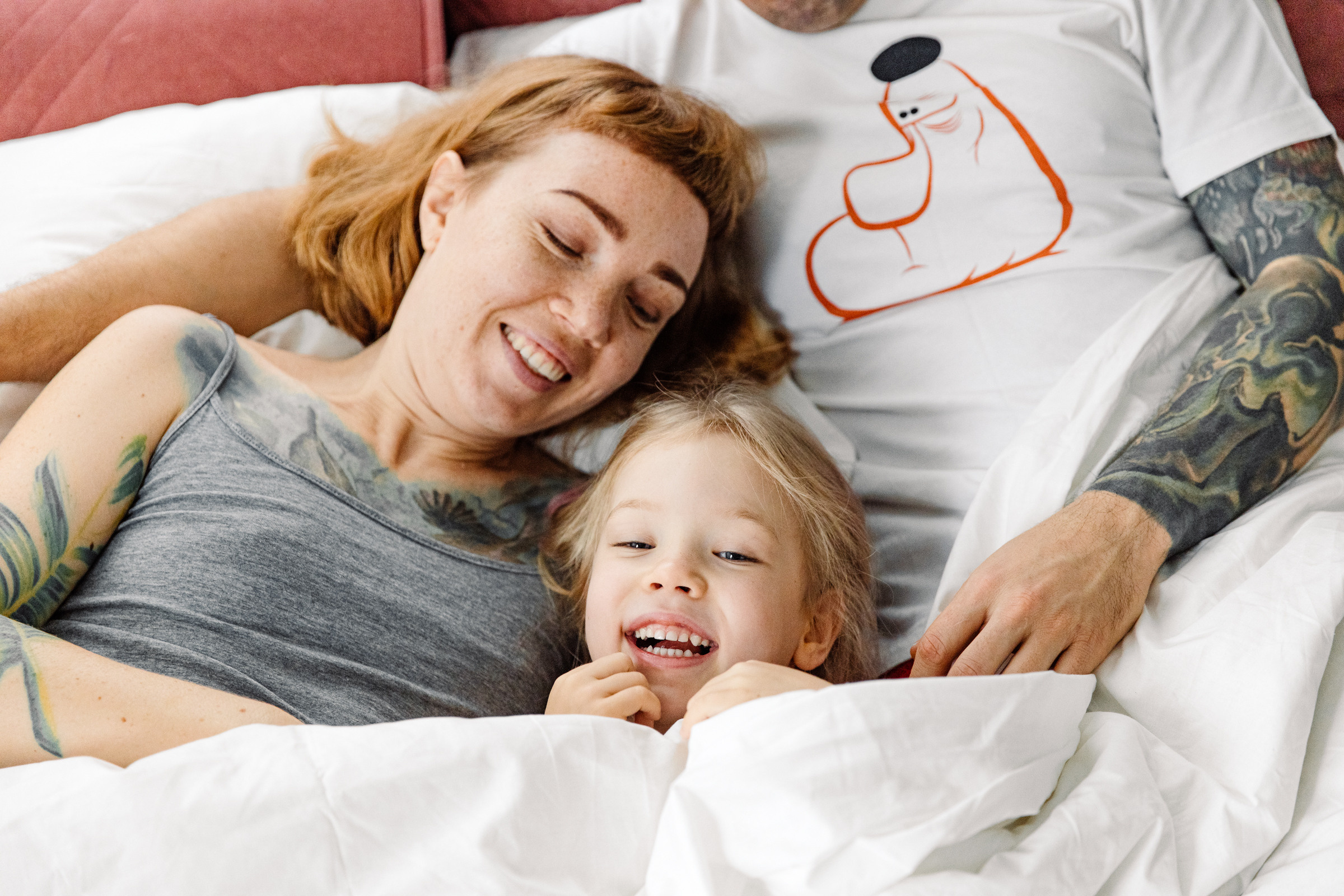 Трое в кровати не считая Джози и кота