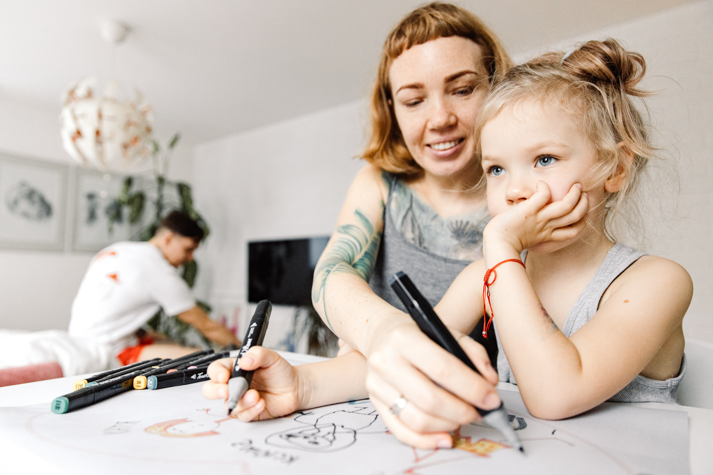 Трое в кровати не считая Джози и кота