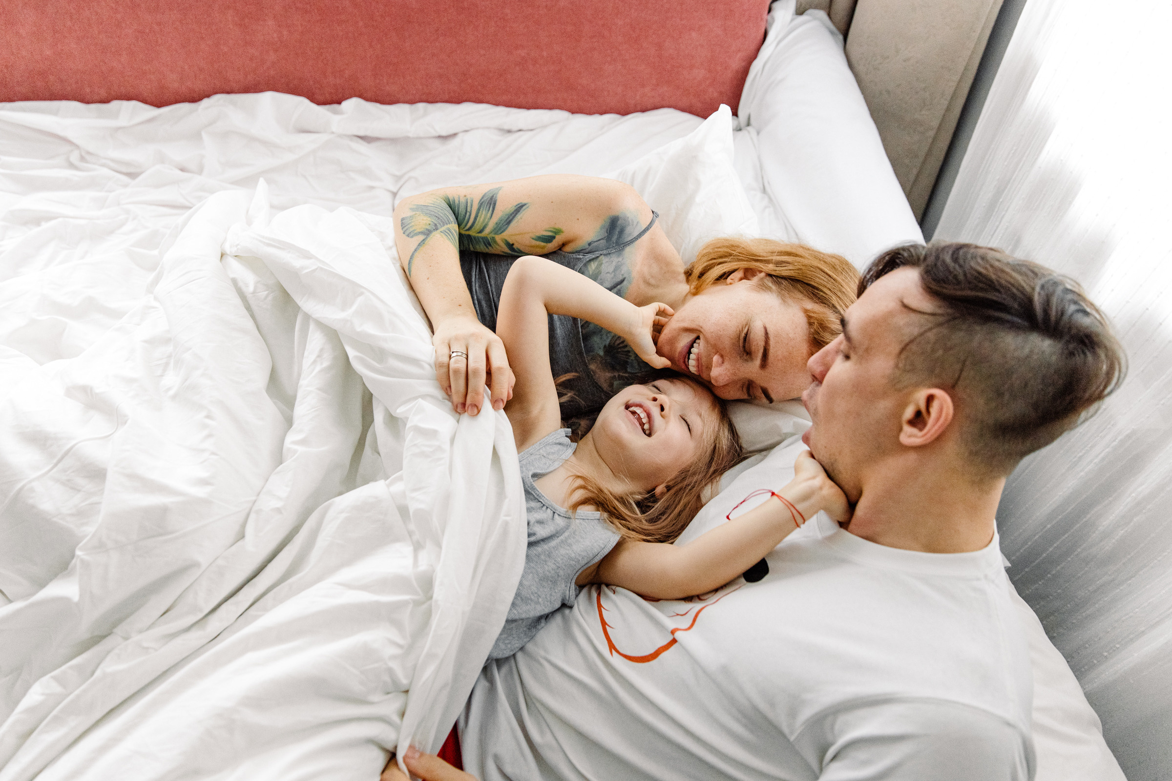 Трое в кровати не считая Джози и кота