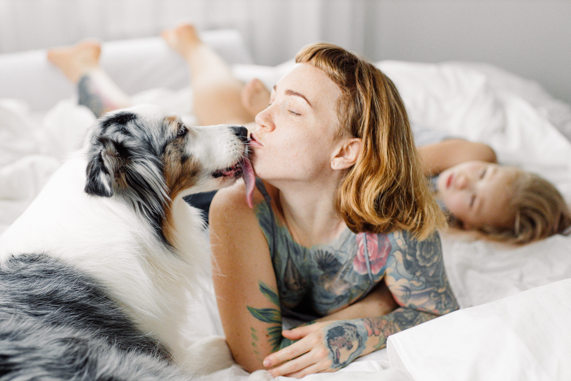 Трое в кровати не считая Джози и кота