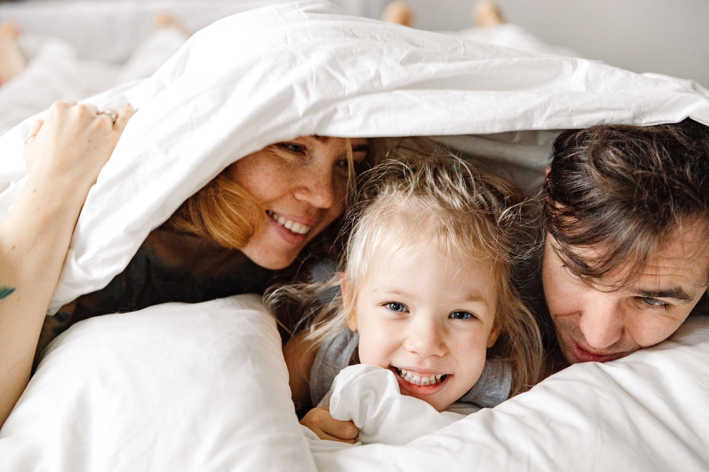 Трое в кровати не считая Джози и кота