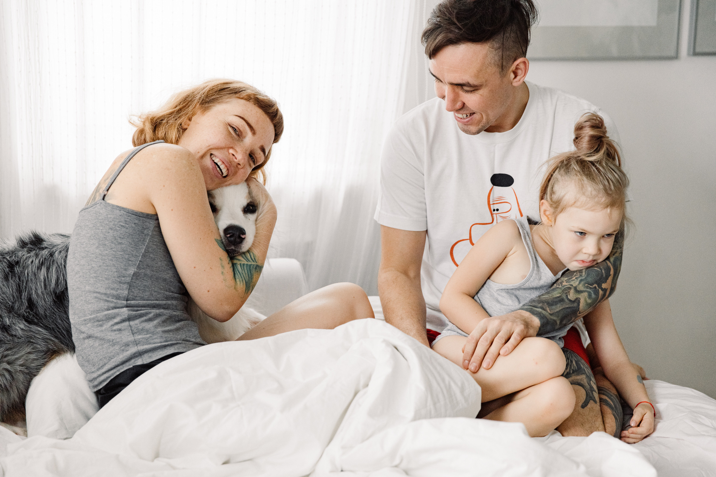 Трое в кровати не считая Джози и кота