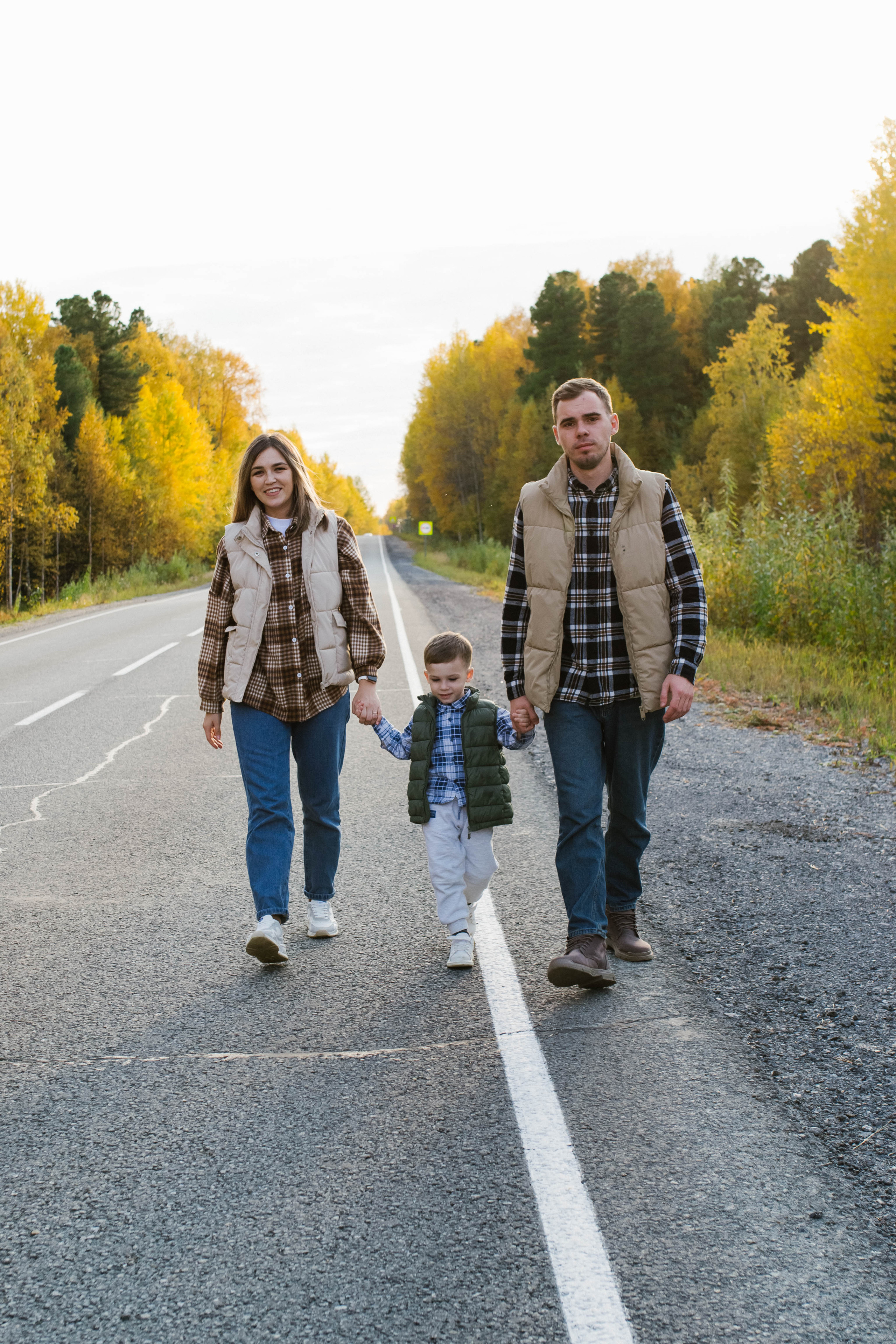 Осенние прогулки самые красочные Виктория, Андрей и Миша. Семейный фотограф в городе Мегион и Нижневартовск Дзюба Татьяна