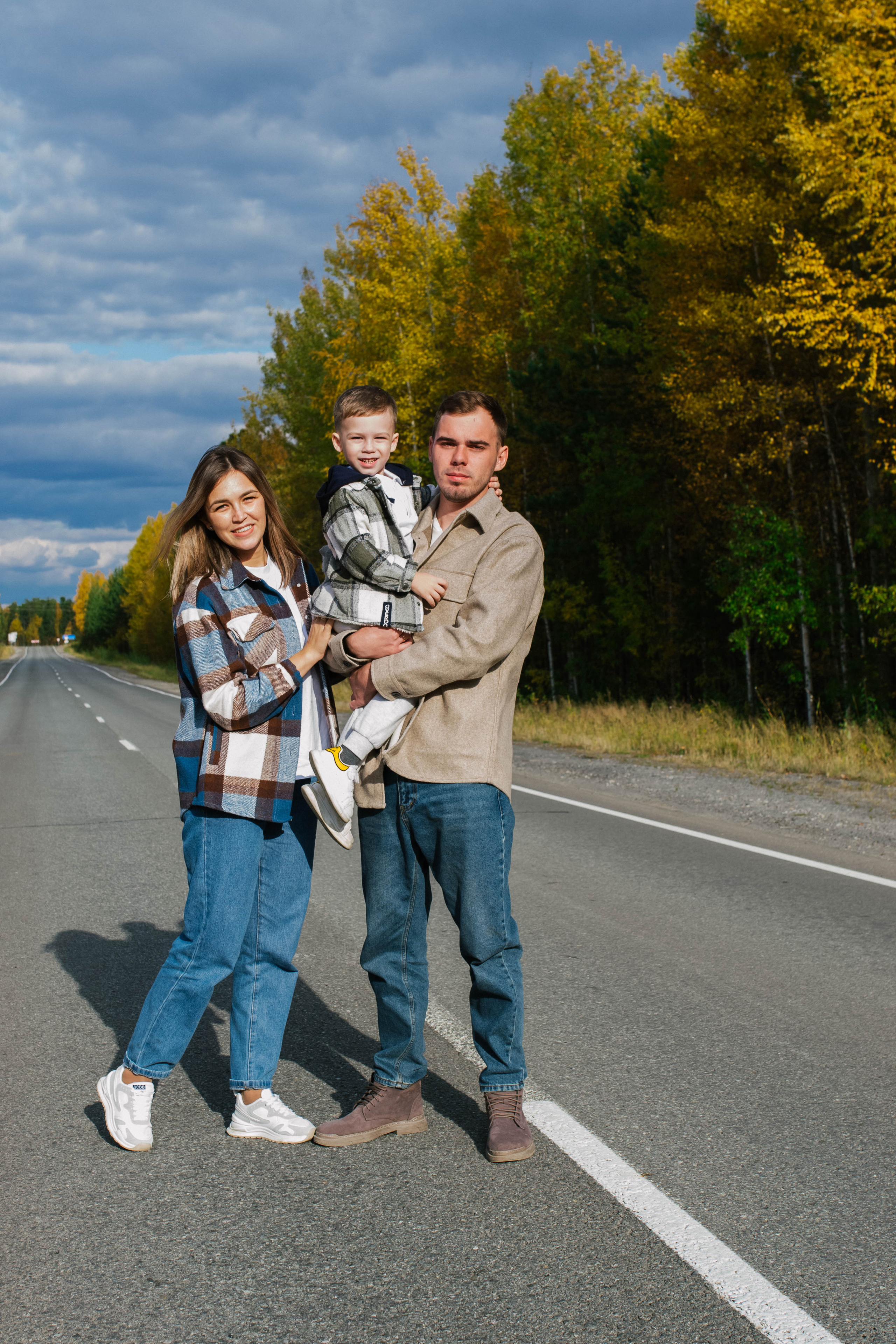 Осенние прогулки самые красочные Виктория, Андрей и Миша. Семейный фотограф в городе Мегион и Нижневартовск Дзюба Татьяна