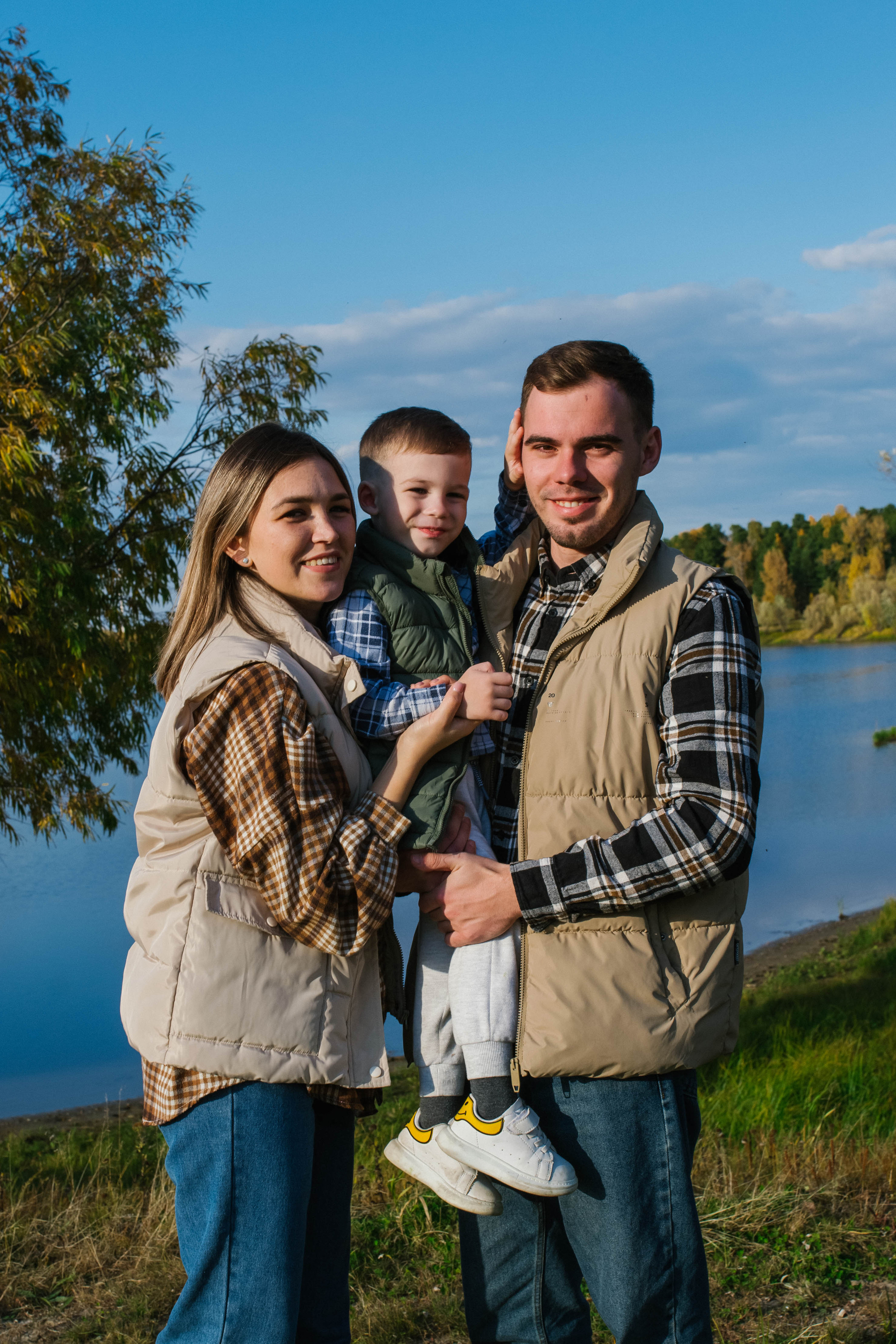 Осенние прогулки самые красочные Виктория, Андрей и Миша. Семейный фотограф в городе Мегион и Нижневартовск Дзюба Татьяна
