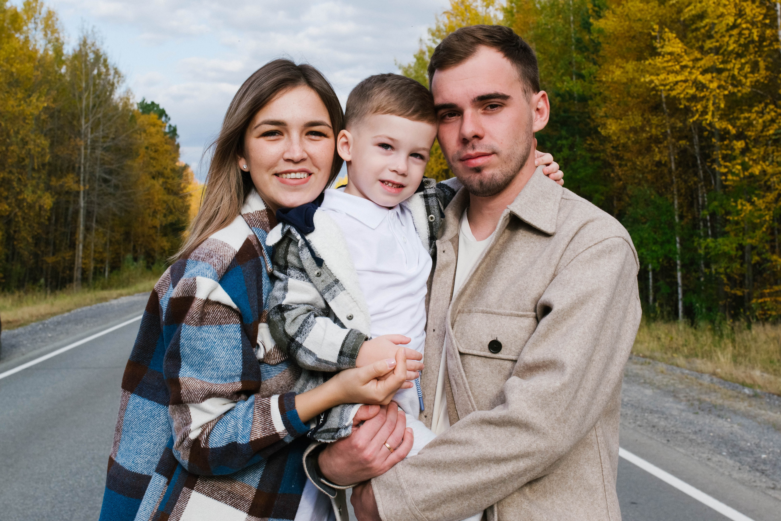 Осенние прогулки самые красочные Виктория, Андрей и Миша. Семейный фотограф в городе Мегион и Нижневартовск Дзюба Татьяна