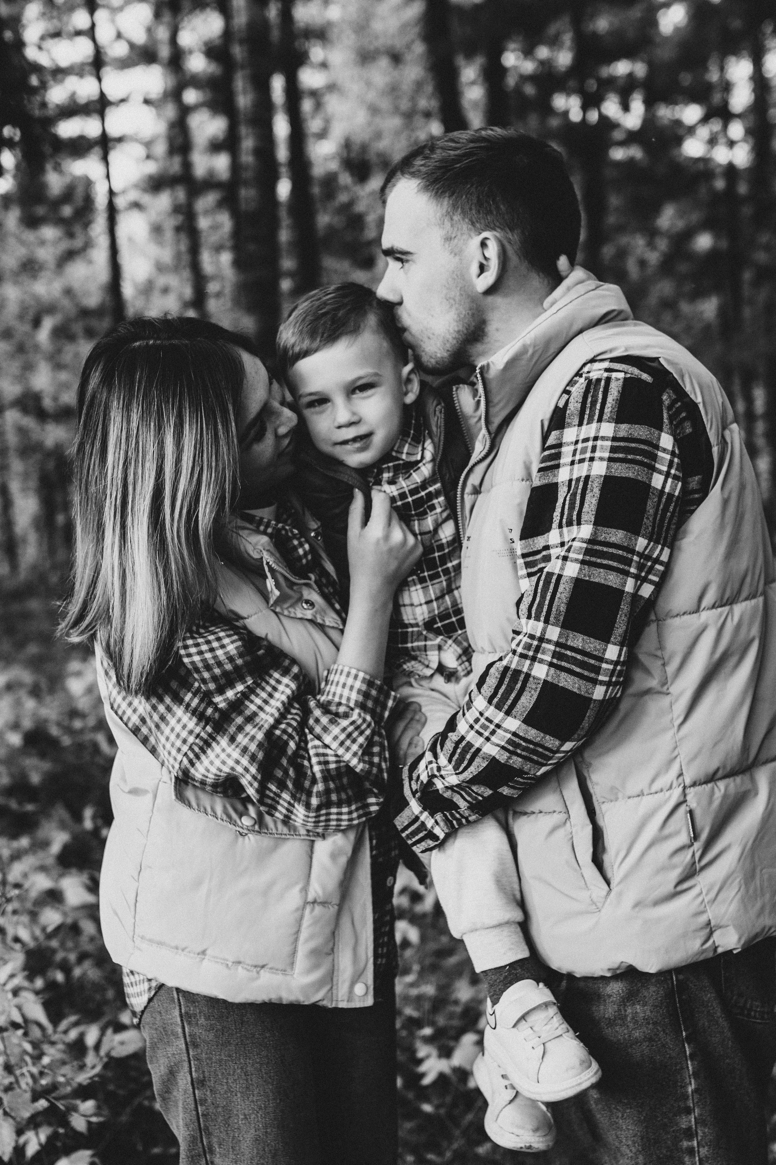 Осенние прогулки самые красочные Виктория, Андрей и Миша. Семейный фотограф в городе Мегион и Нижневартовск Дзюба Татьяна